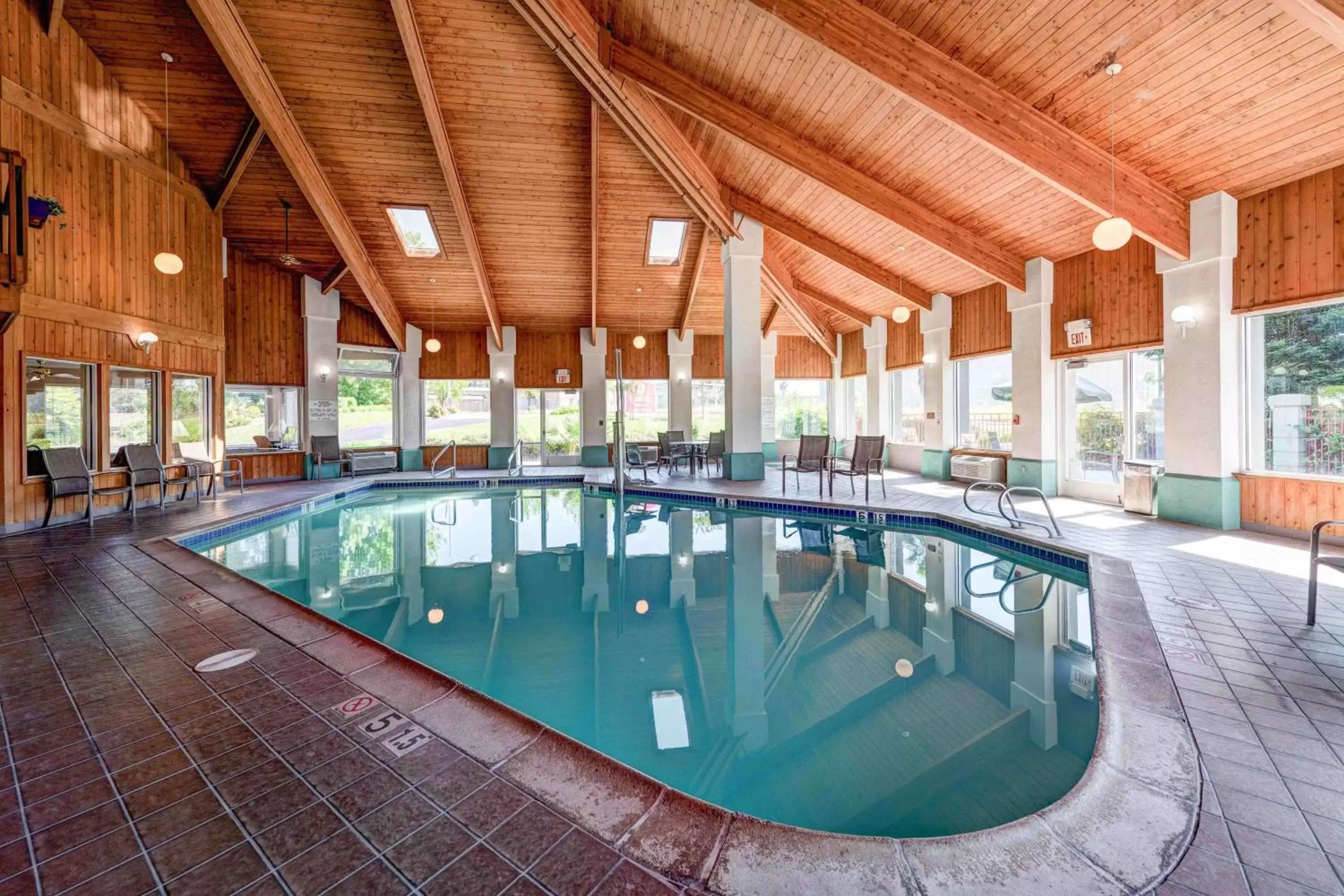 On site, Swimming Pool in SureStay Plus Hotel by Best Western Redding