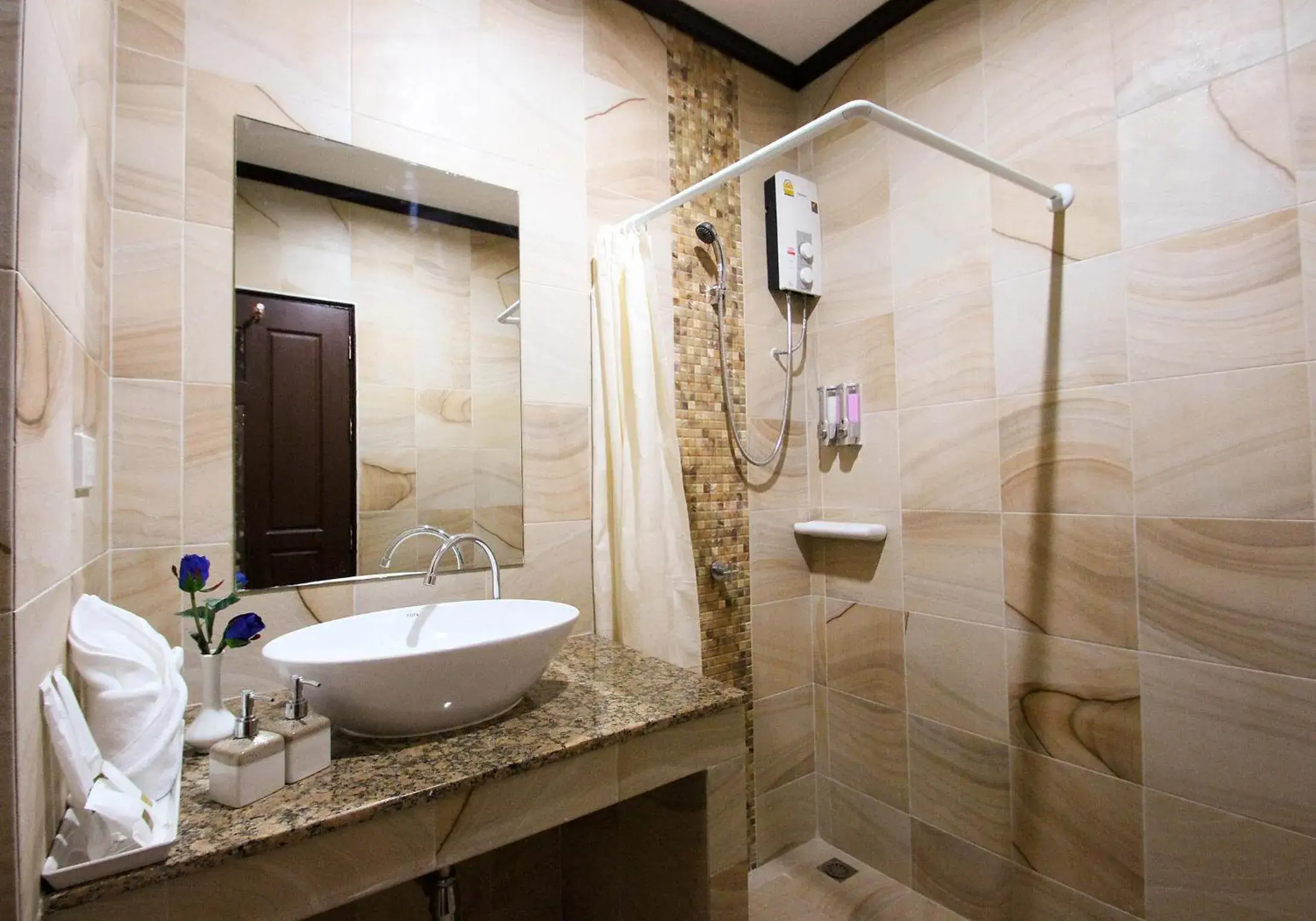 Shower, Bathroom in i Boutique Hotel