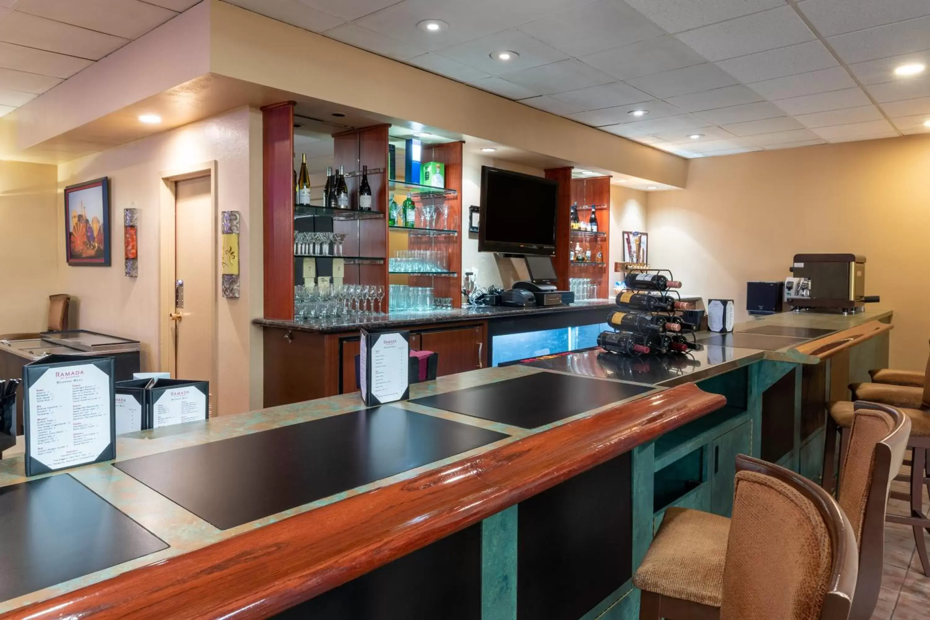 Restaurant/places to eat, Lounge/Bar in Ramada by Wyndham Reno Hotel & Casino
