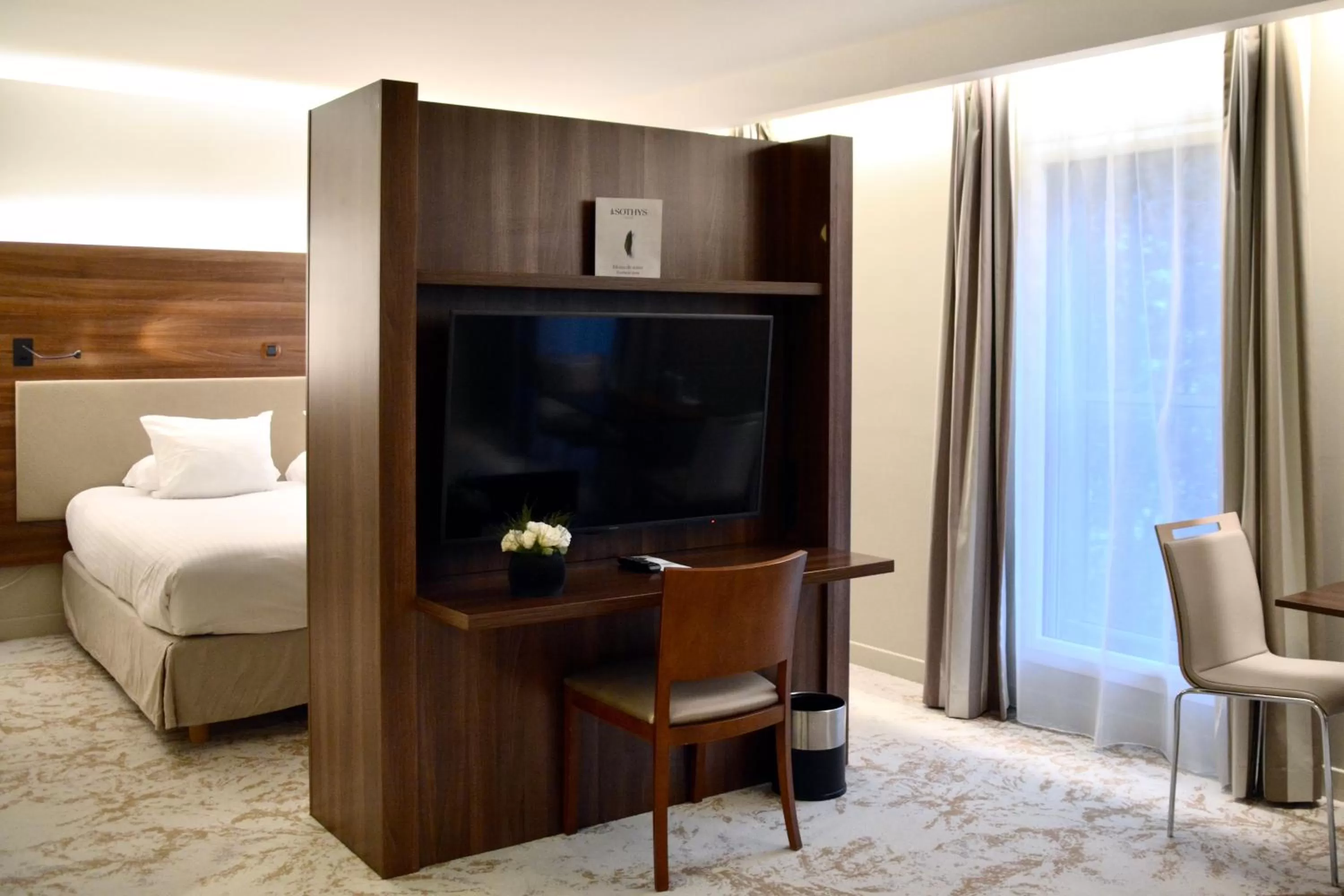 Photo of the whole room, Bed in Château Belmont Tours by The Crest Collection