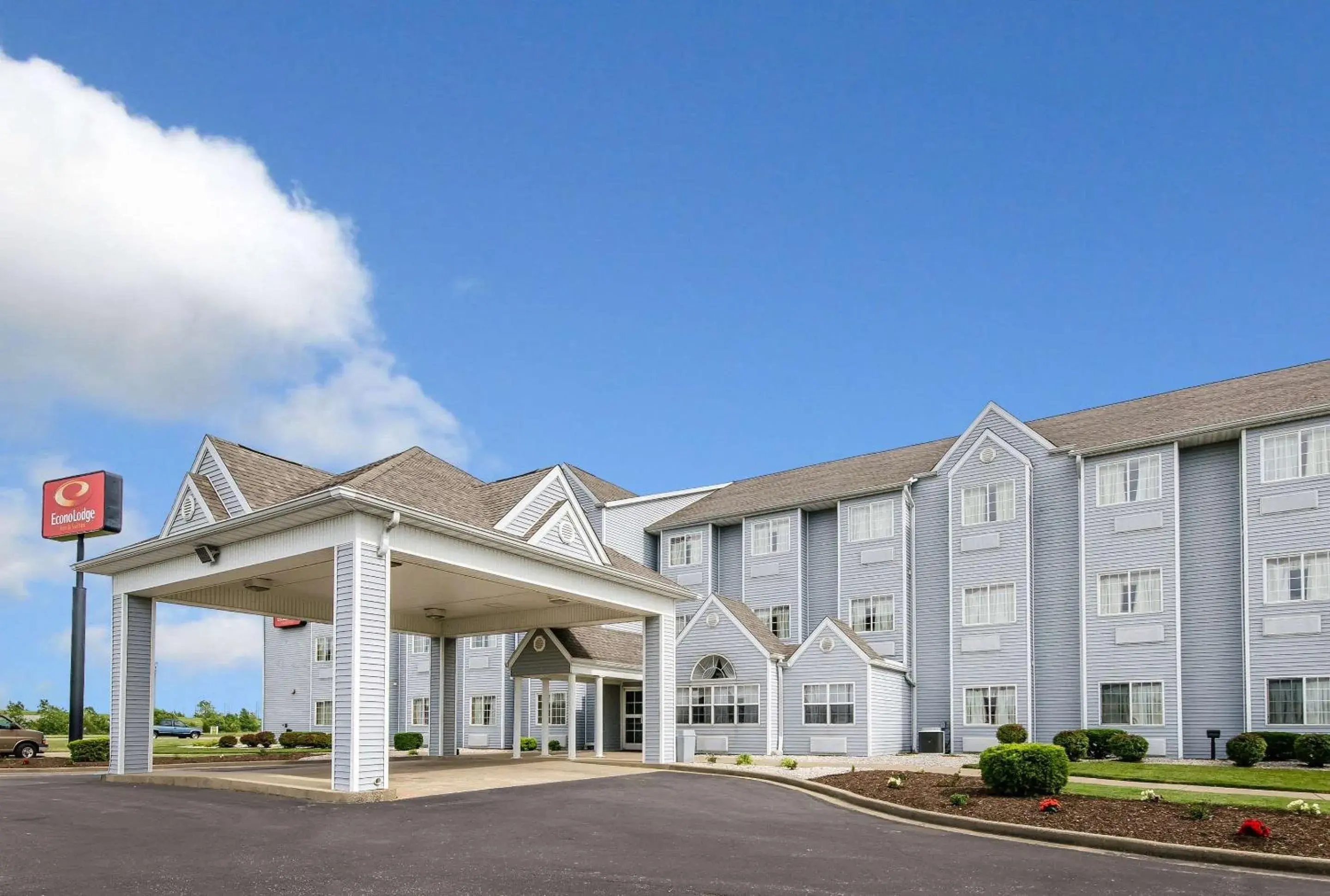 Property Building in Econo Lodge Inn & Suites Evansville