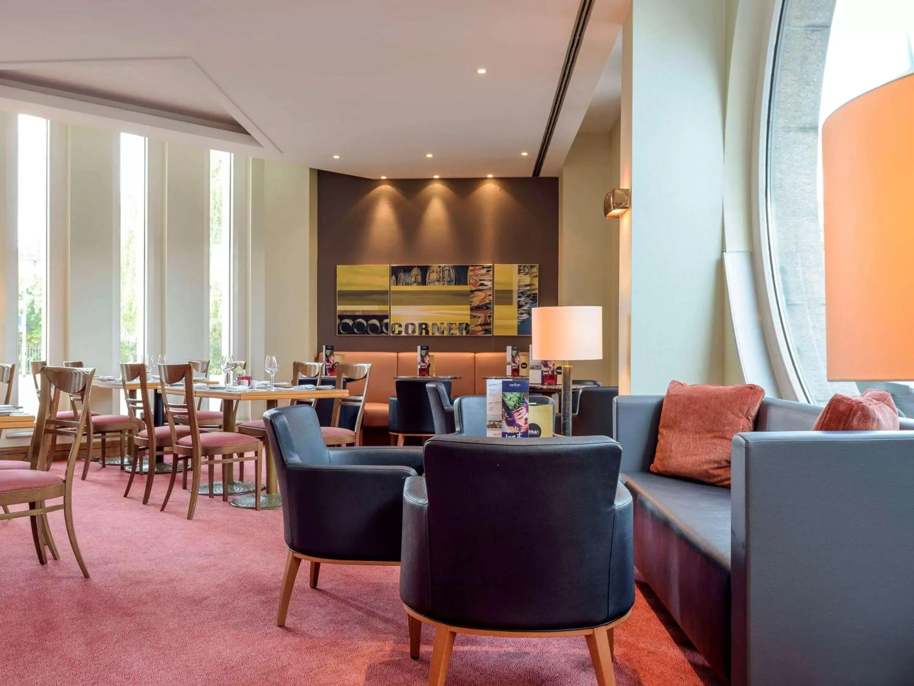 Lounge or bar, Restaurant/Places to Eat in Novotel Freiburg am Konzerthaus