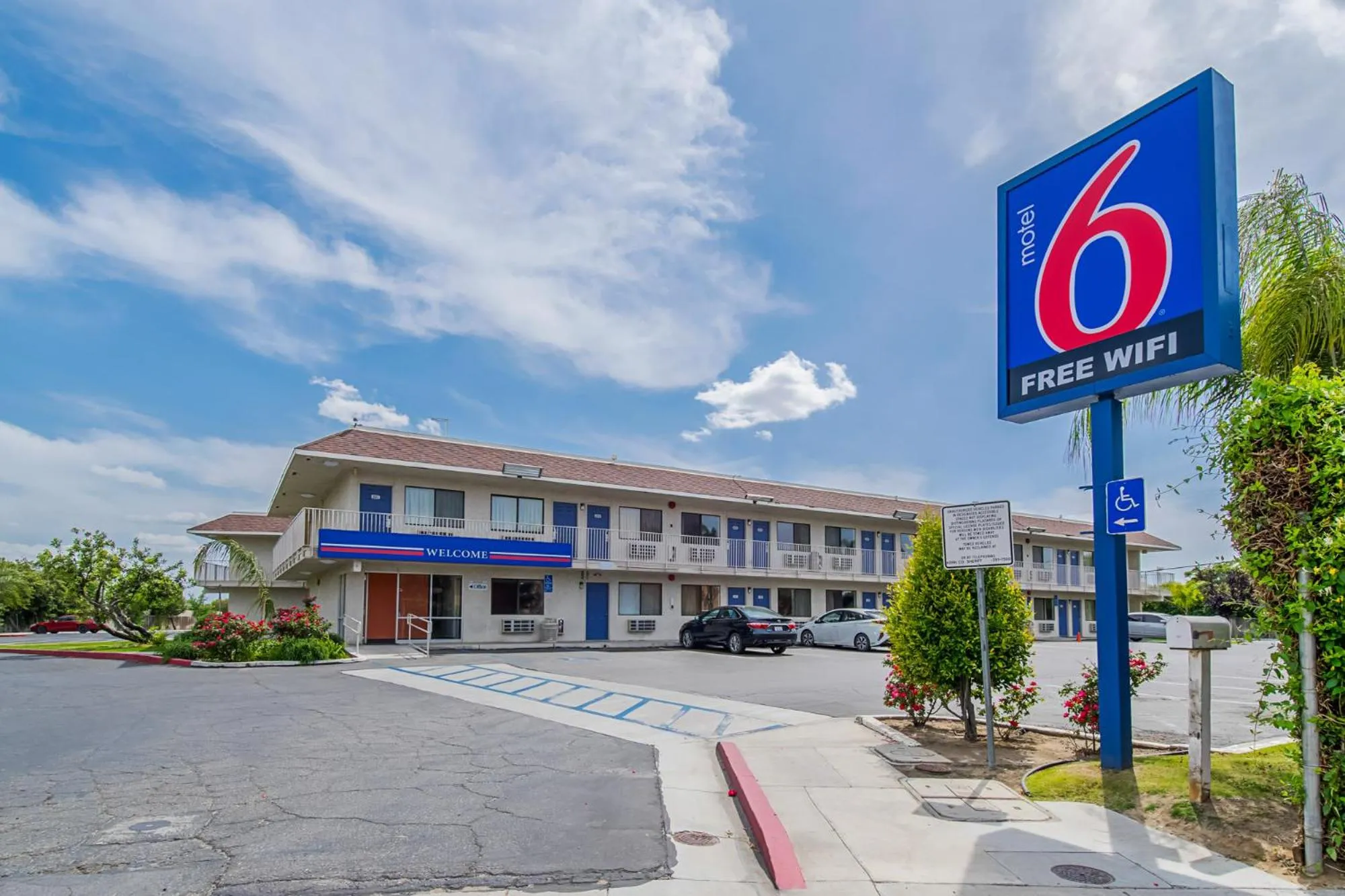 Facade/entrance in Motel 6-Bakersfield, CA - Airport