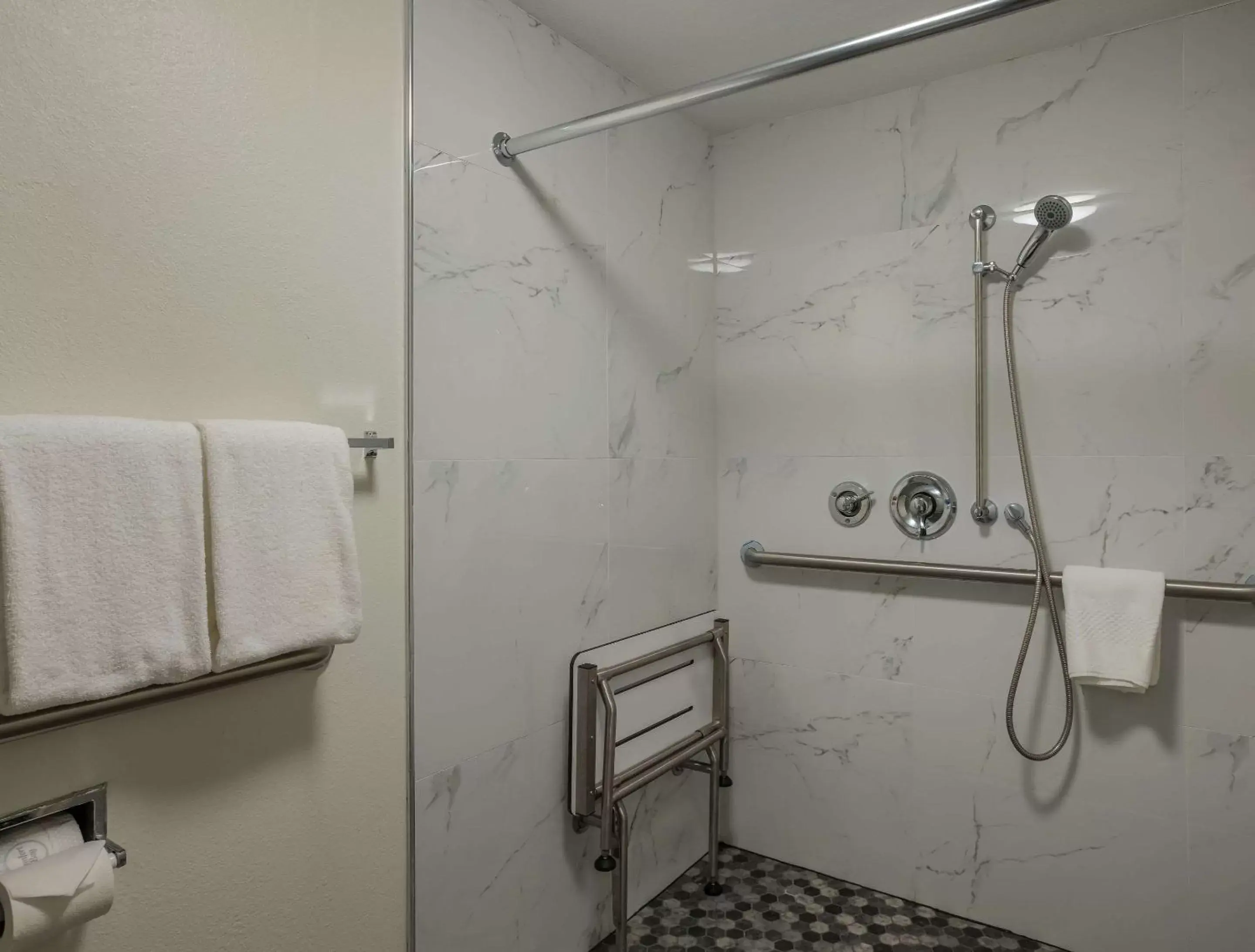 Bedroom, Bathroom in MainStay Suites Savannah Midtown