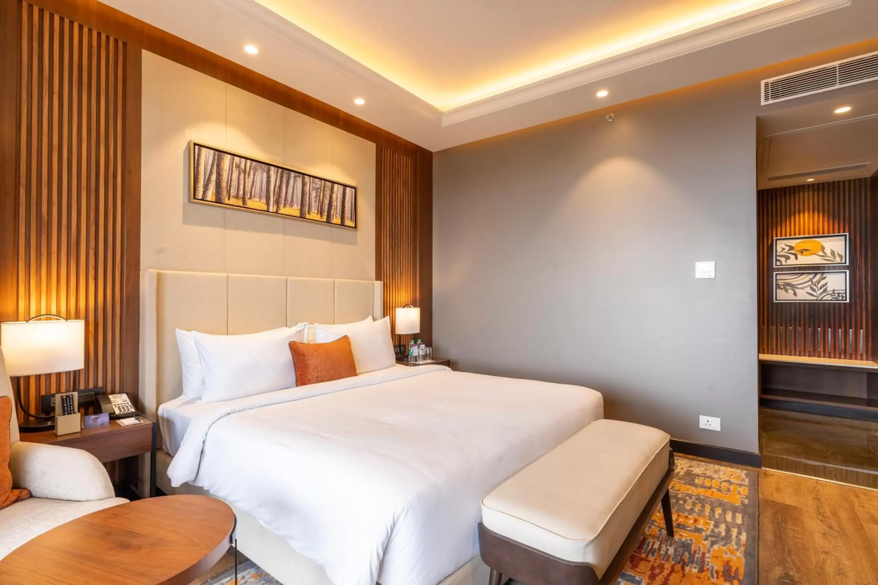 Bed in Radisson Blu Resort Dharamshala
