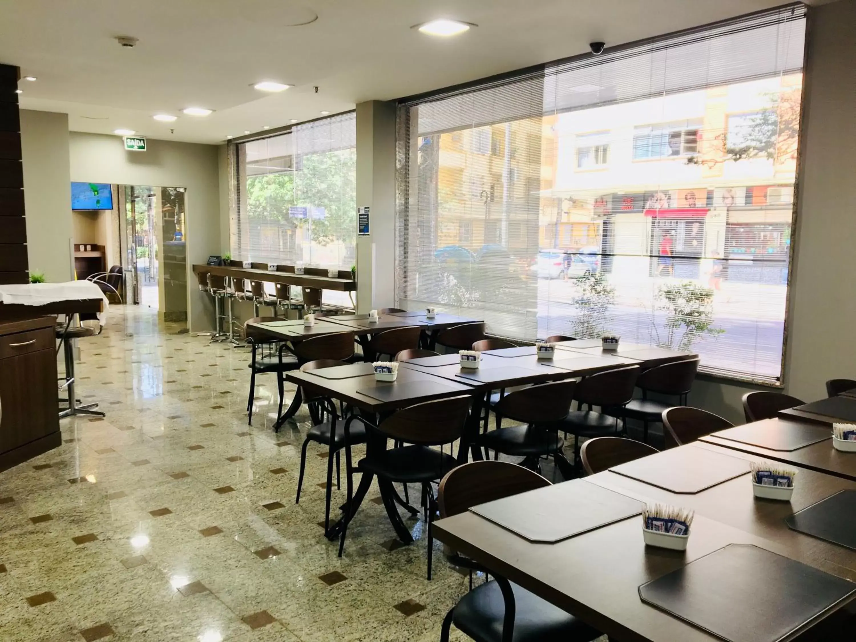 Buffet breakfast, Restaurant/Places to Eat in Master Express Cidade Baixa - Próximo à UFRGS e à Santa Casa