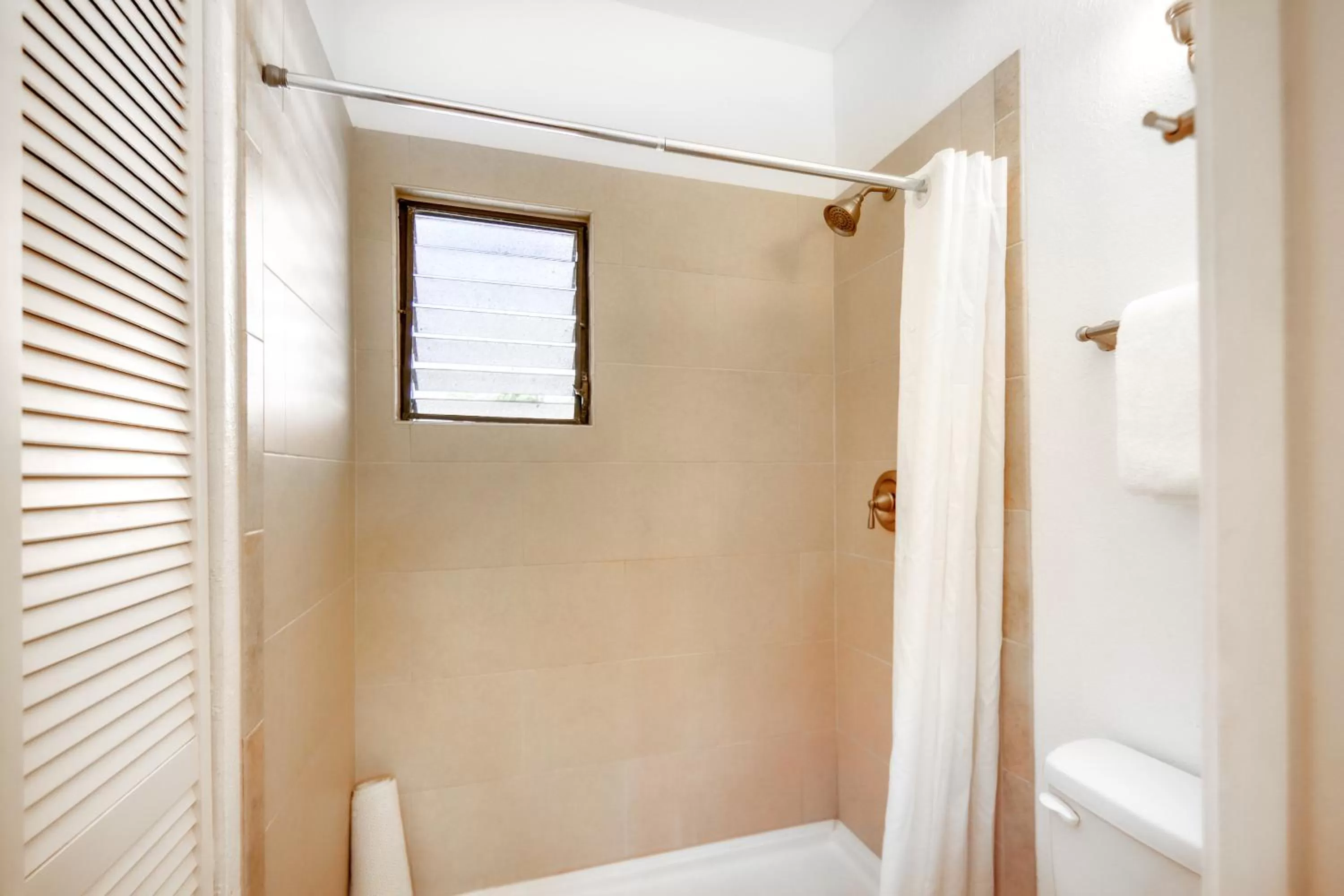 Bathroom in Kona Bali Kai #334