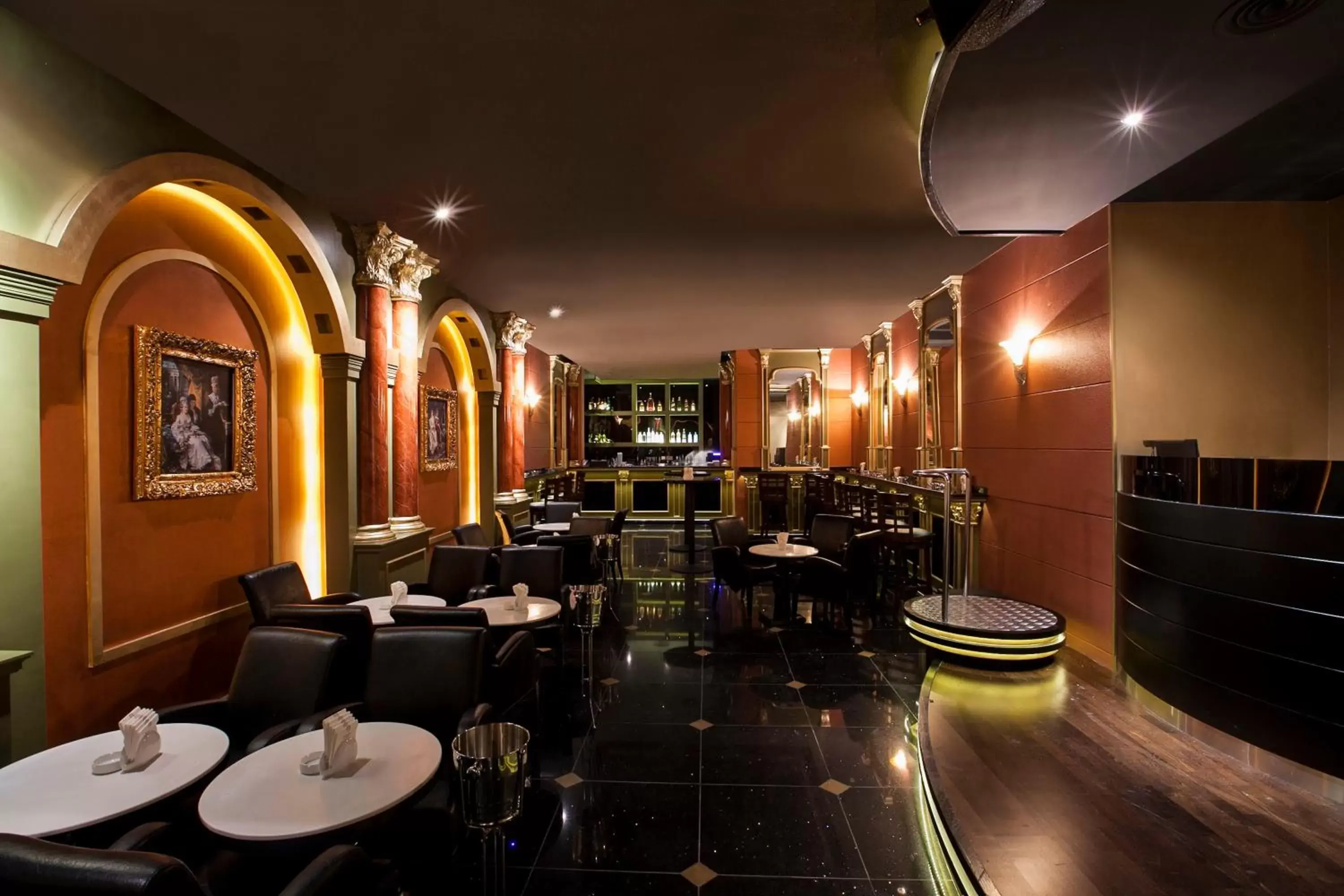 Lounge or bar, Restaurant/Places to Eat in Al Sarab Hotel