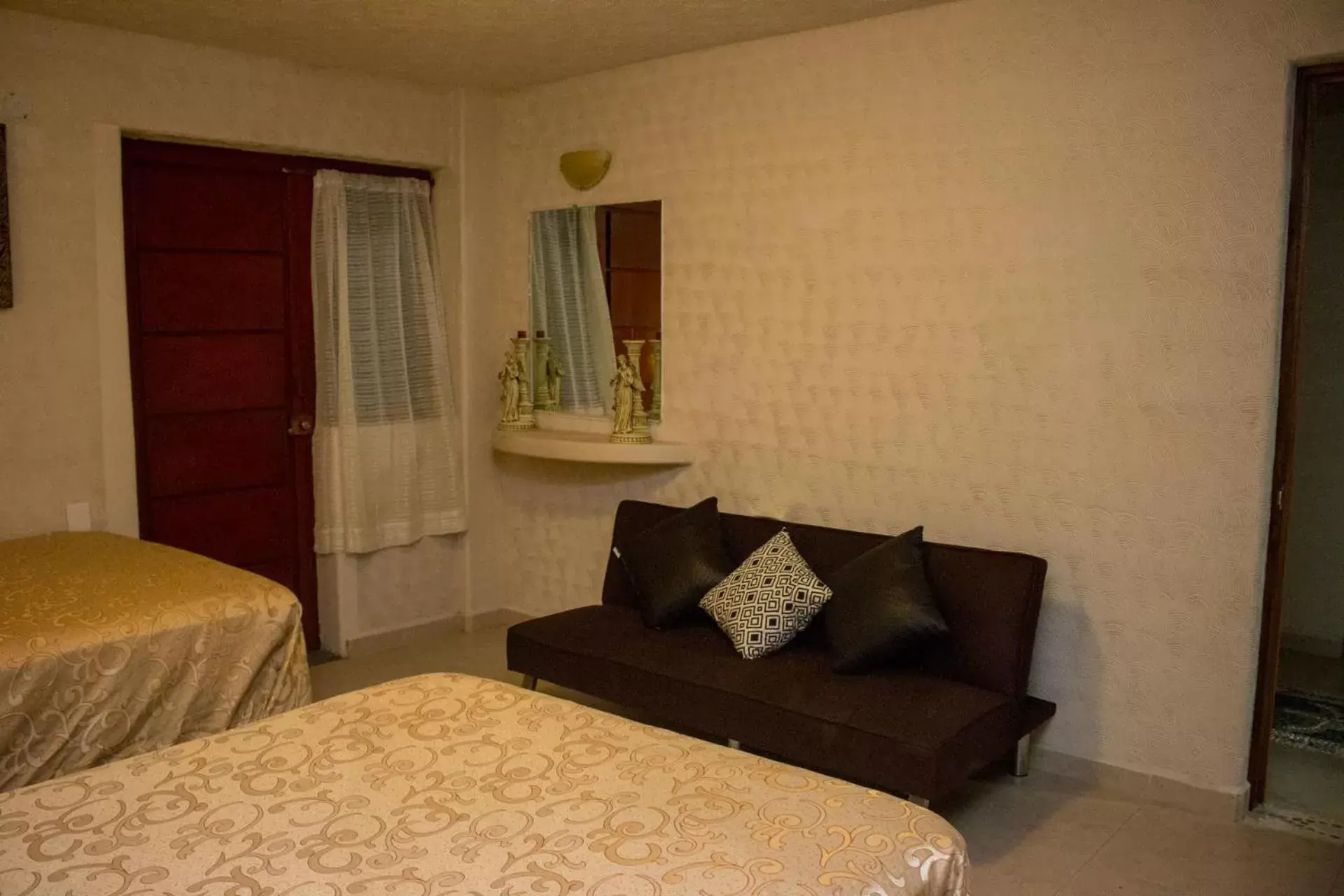 Bed, Seating Area in Hotel Villas Punta Blanca