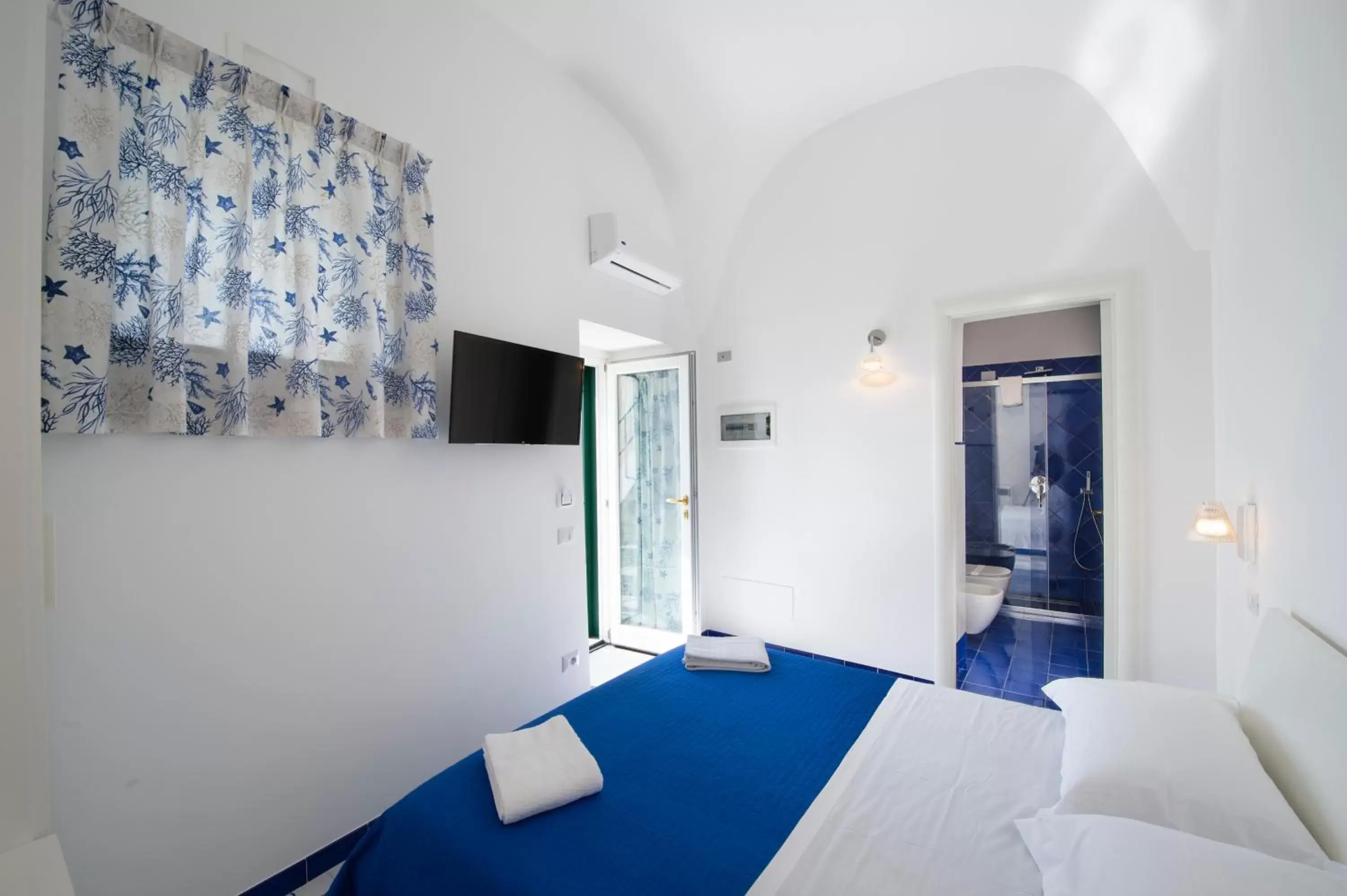 Bedroom, Bed in Villa Foglia Amalfi