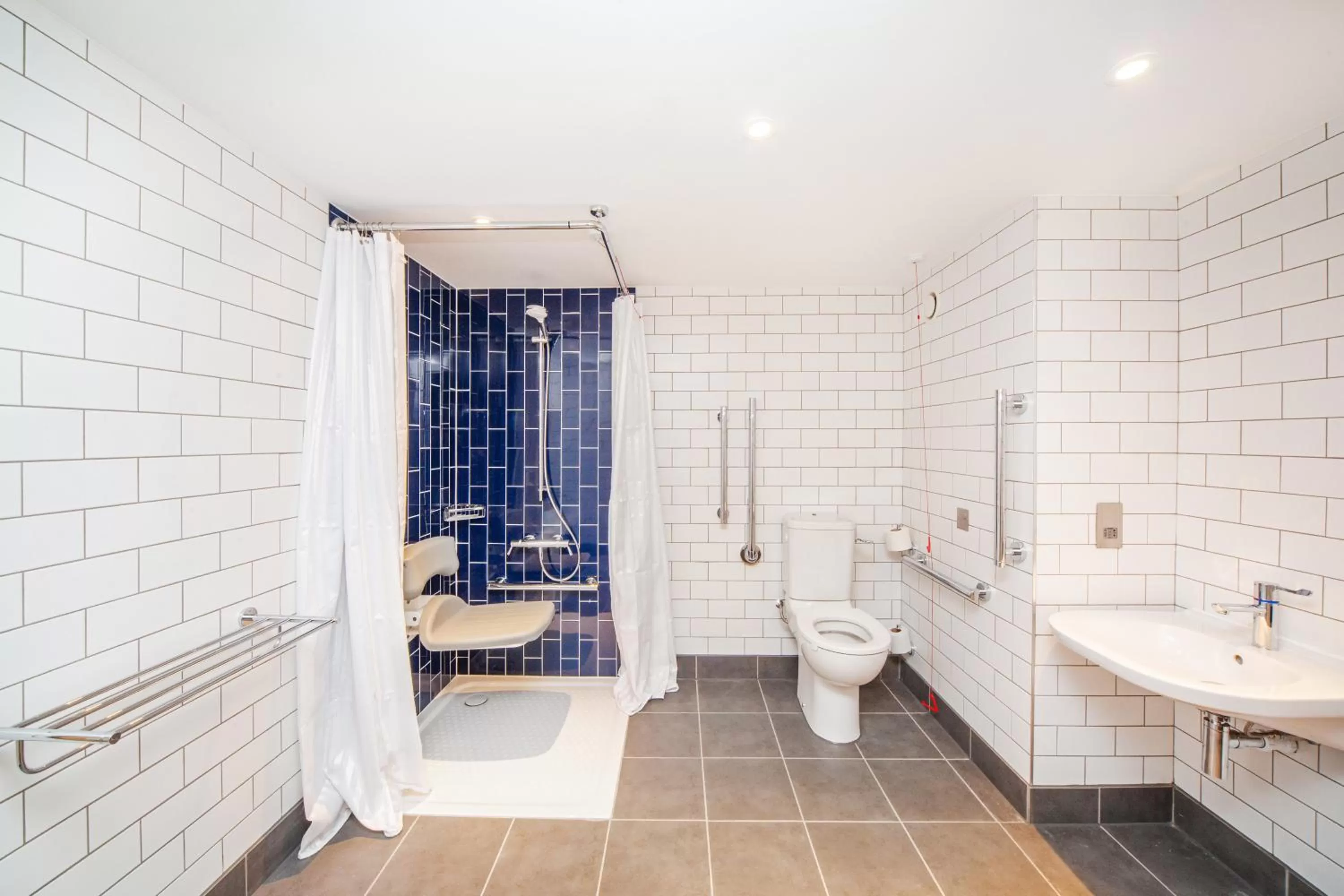 Bedroom in Holiday Inn Reading South M4 Jct 11 by IHG