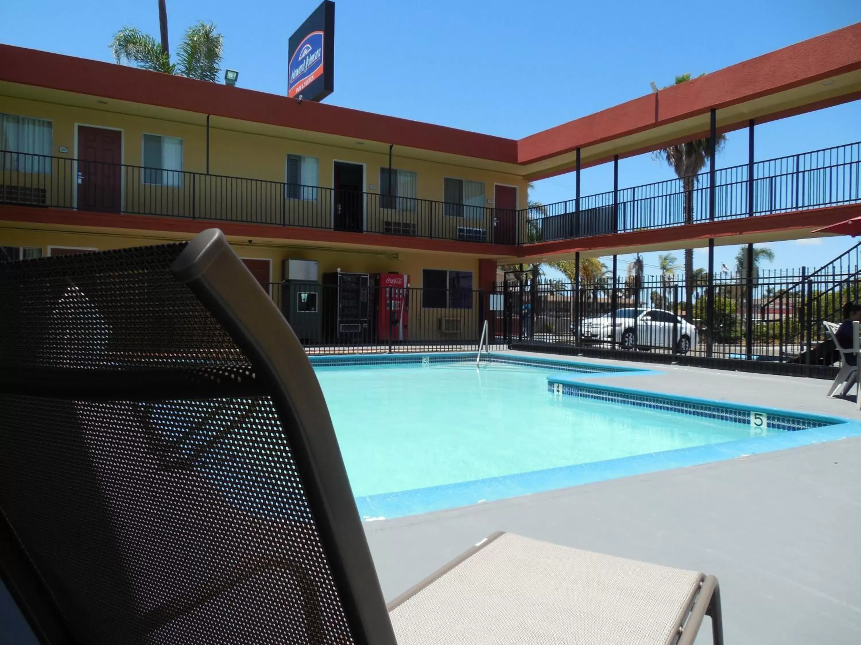 Swimming Pool in Howard Johnson by Wyndham Chula Vista/San Diego Suite Hotel