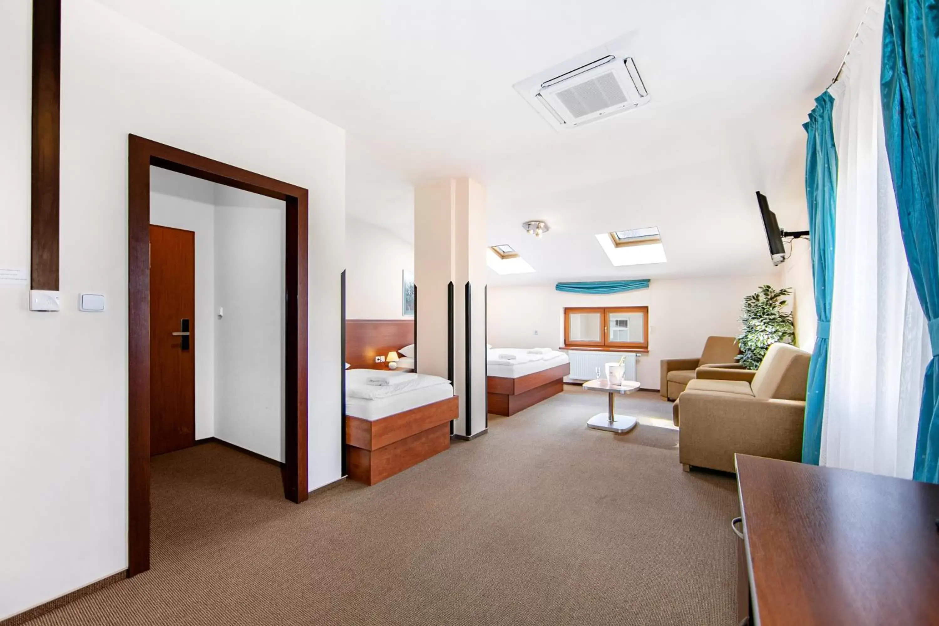 Bed, Seating Area in Hotel Palace