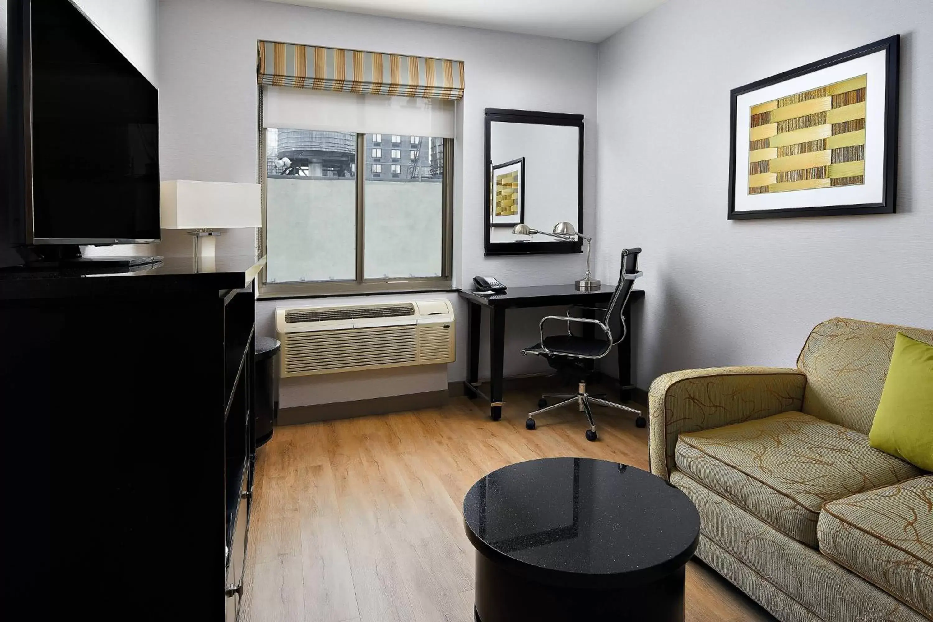 Living room, Seating Area in Fairfield Inn & Suites by Marriott New York Manhattan/Chelsea