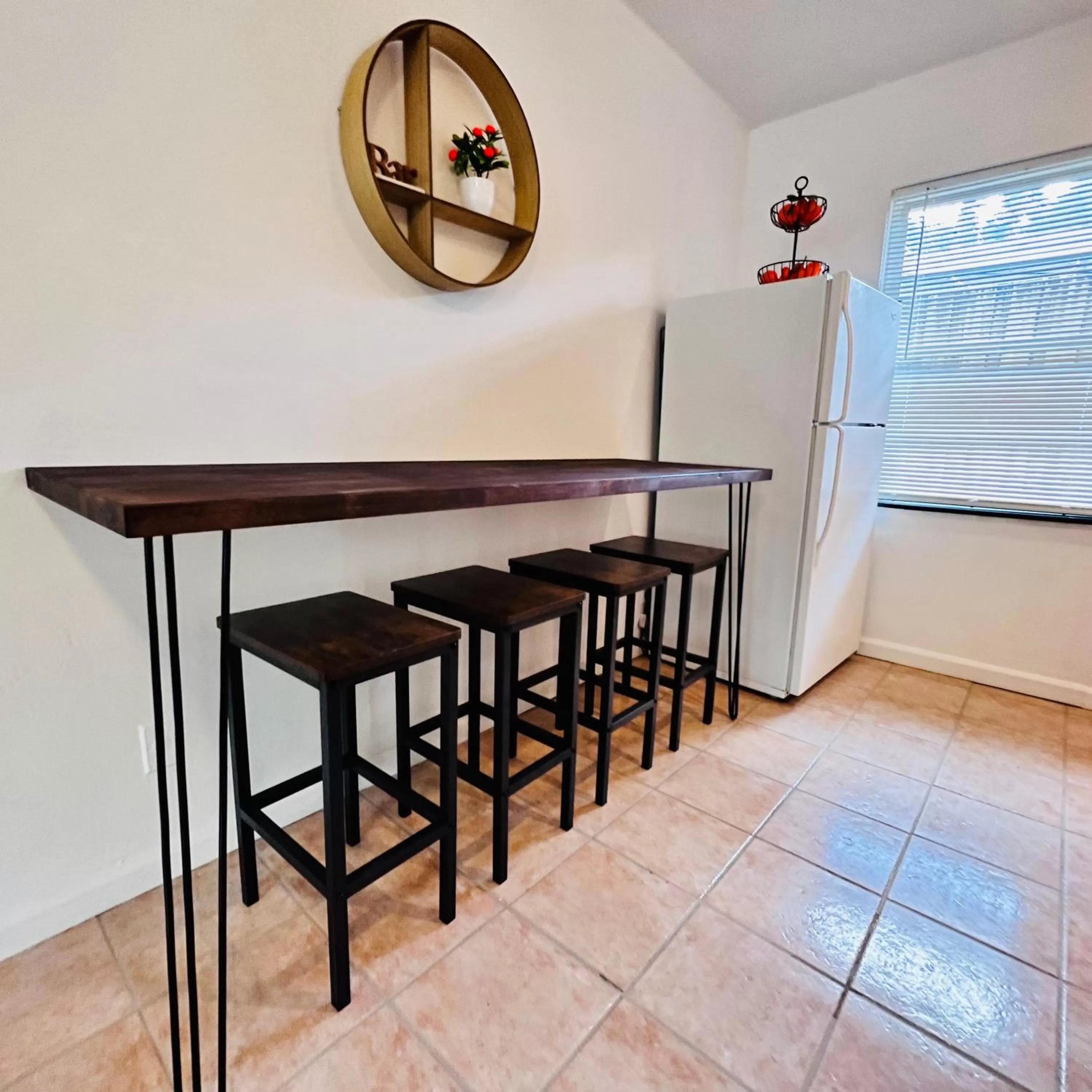 Dining area in CocoBay 2BR Condos Near Beach, Galleria Mall, Wilton Manors, Cruise Port