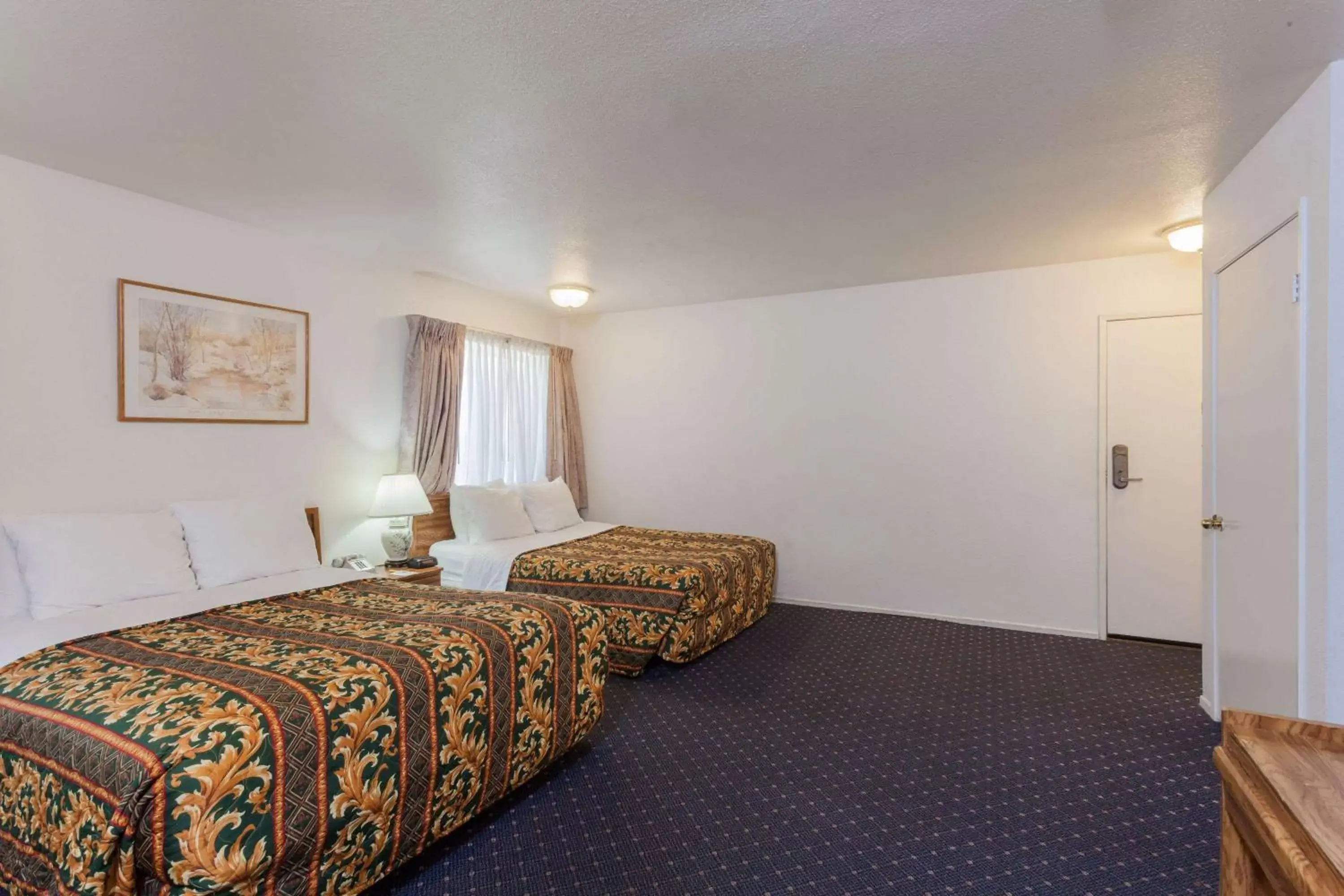 Photo of the whole room, Bed in Days Inn by Wyndham Anaheim West