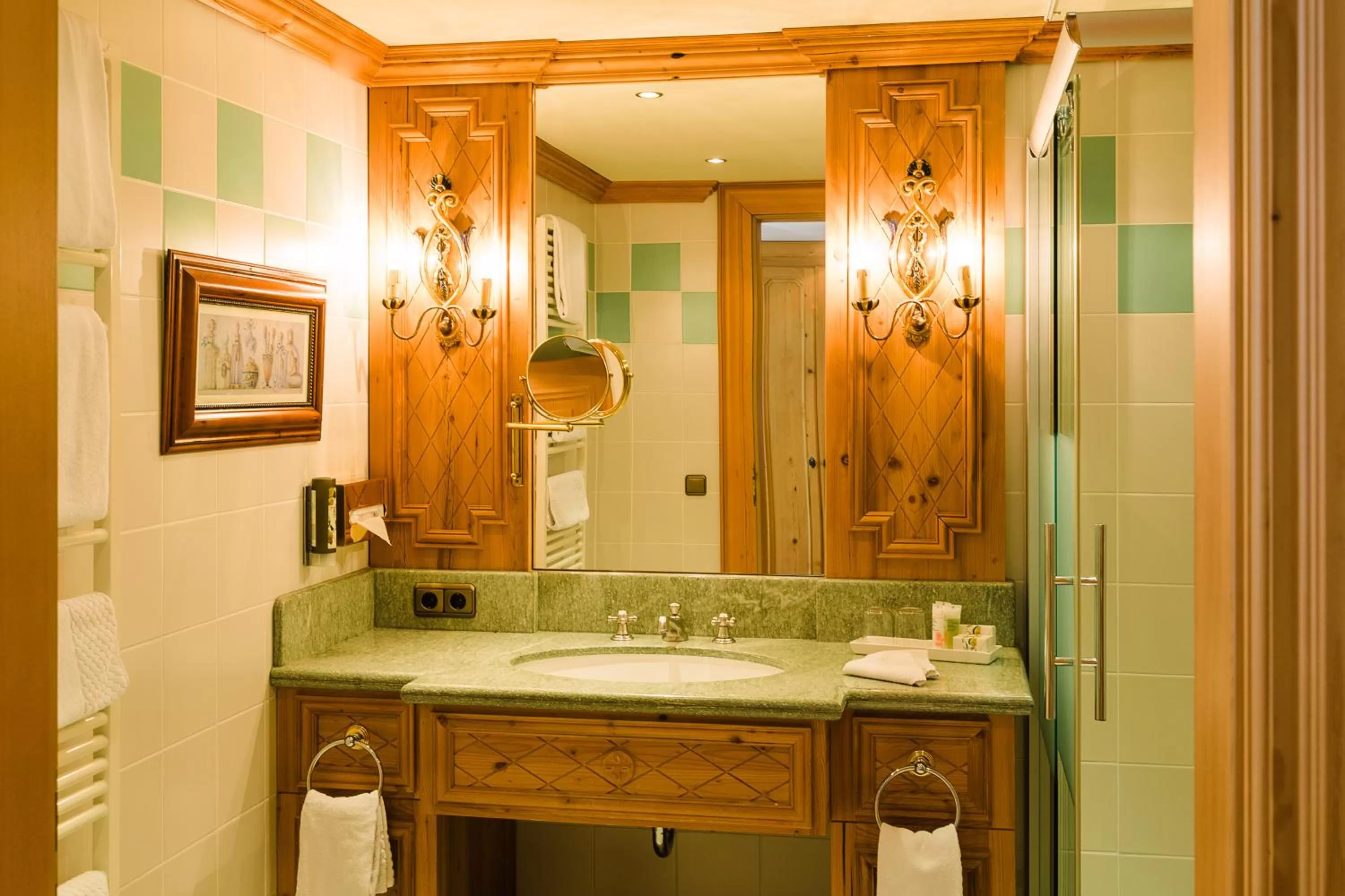 Shower in Boutique Hotel SEITNER HOF München Pullach