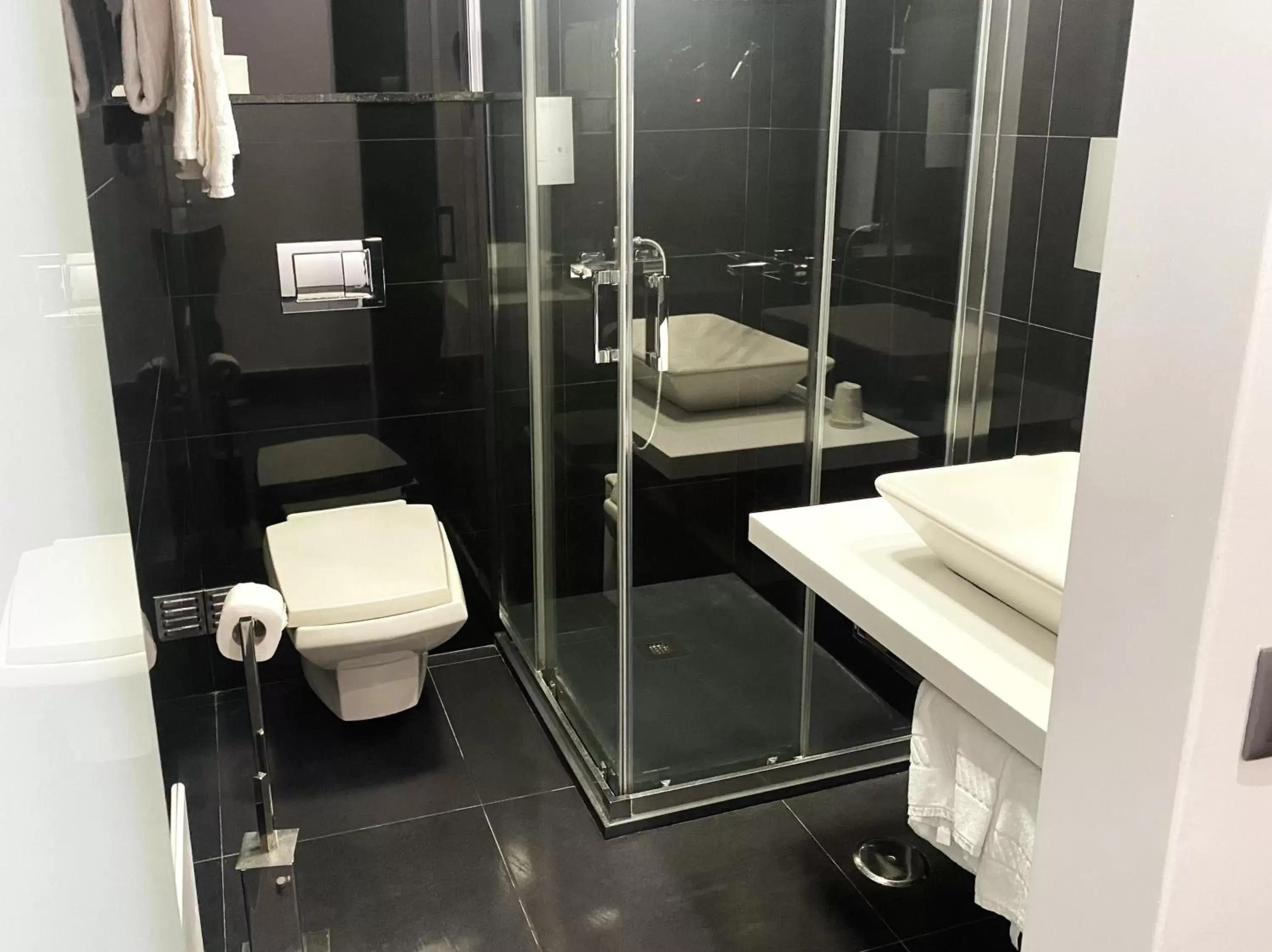 Bathroom in Hotel Oceano