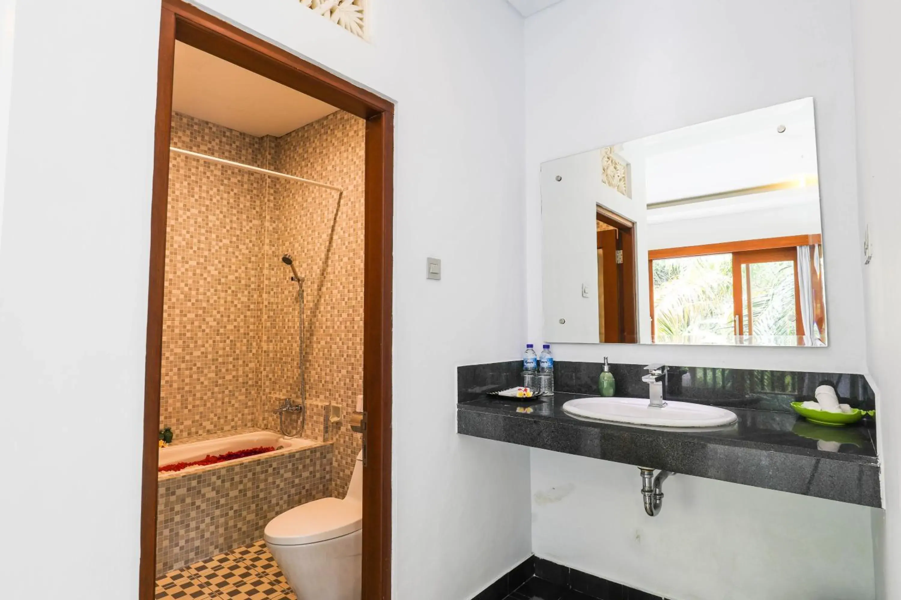 Toilet, Bathroom in Amoya Inn