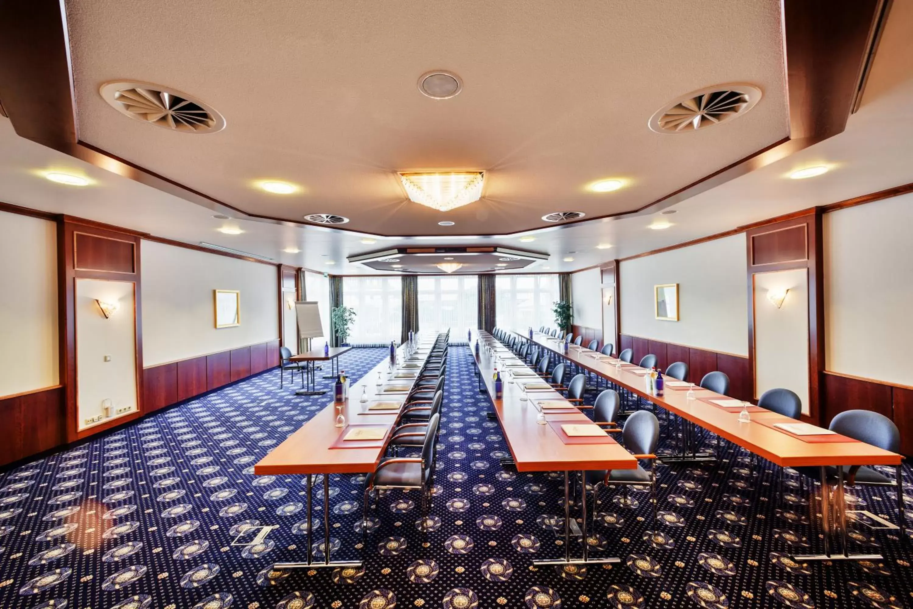 Business facilities in Trans World Hotel Columbus