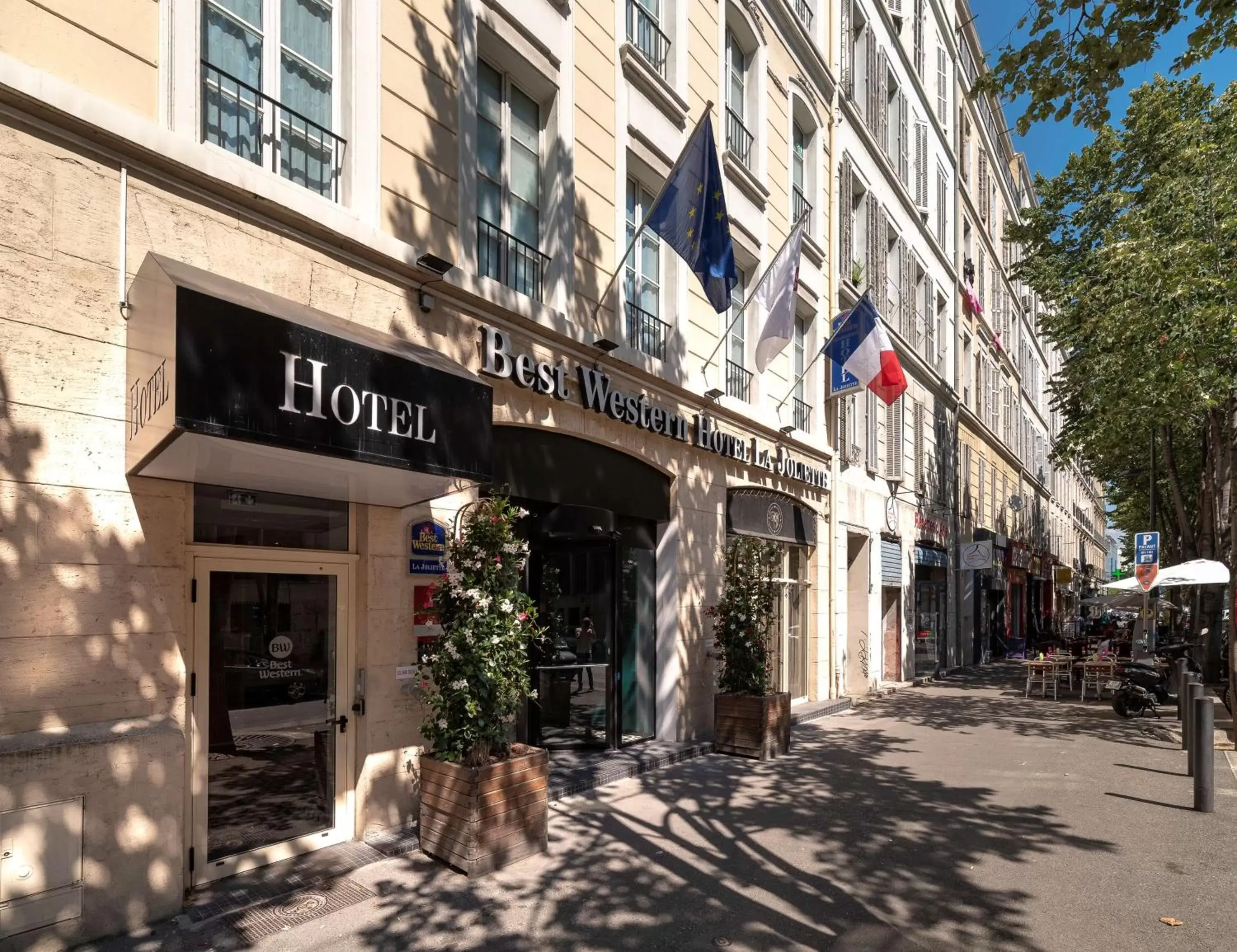 Property building in Best Western Plus Hôtel La Joliette