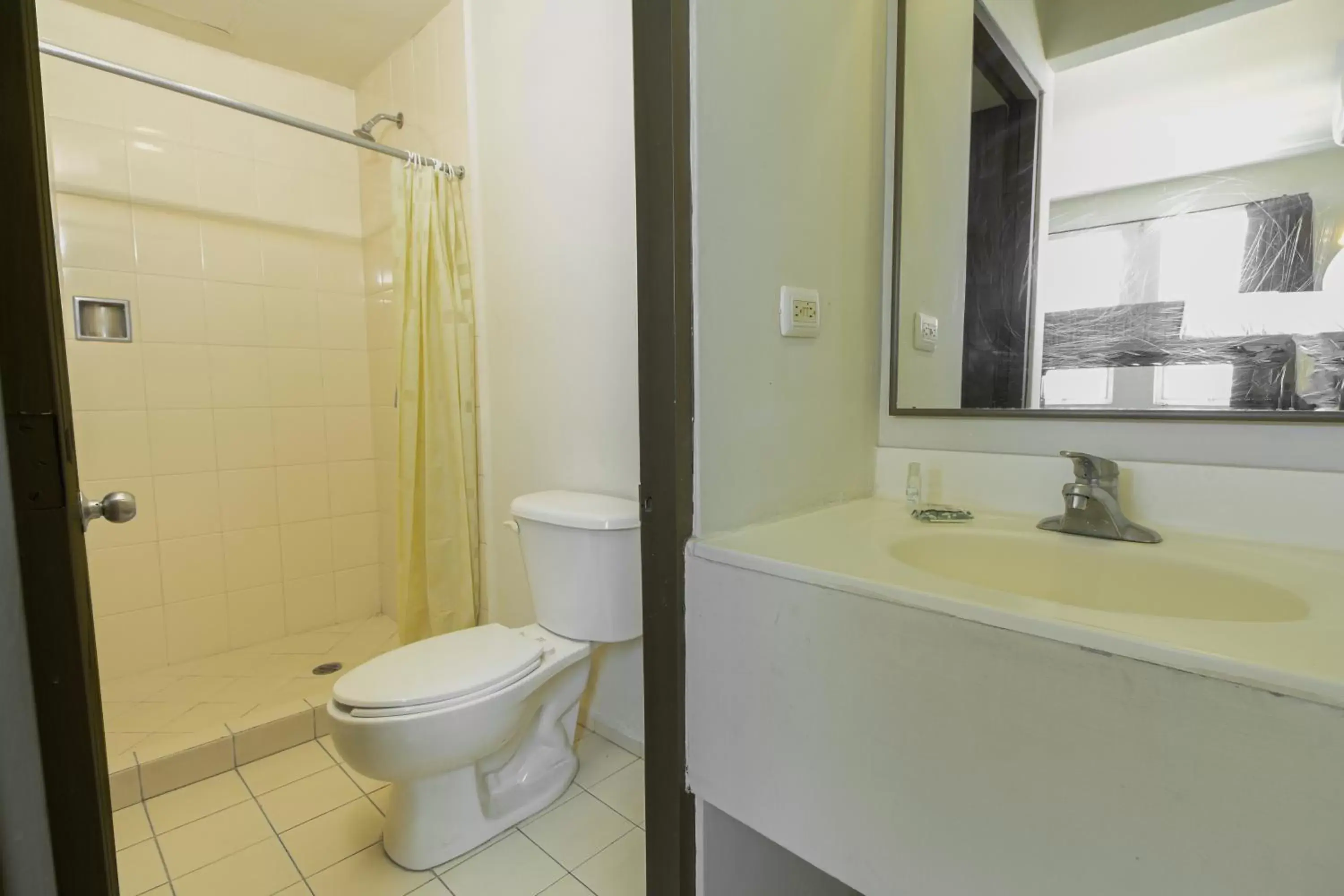 Bathroom in Hotel Plaza del Arco Express