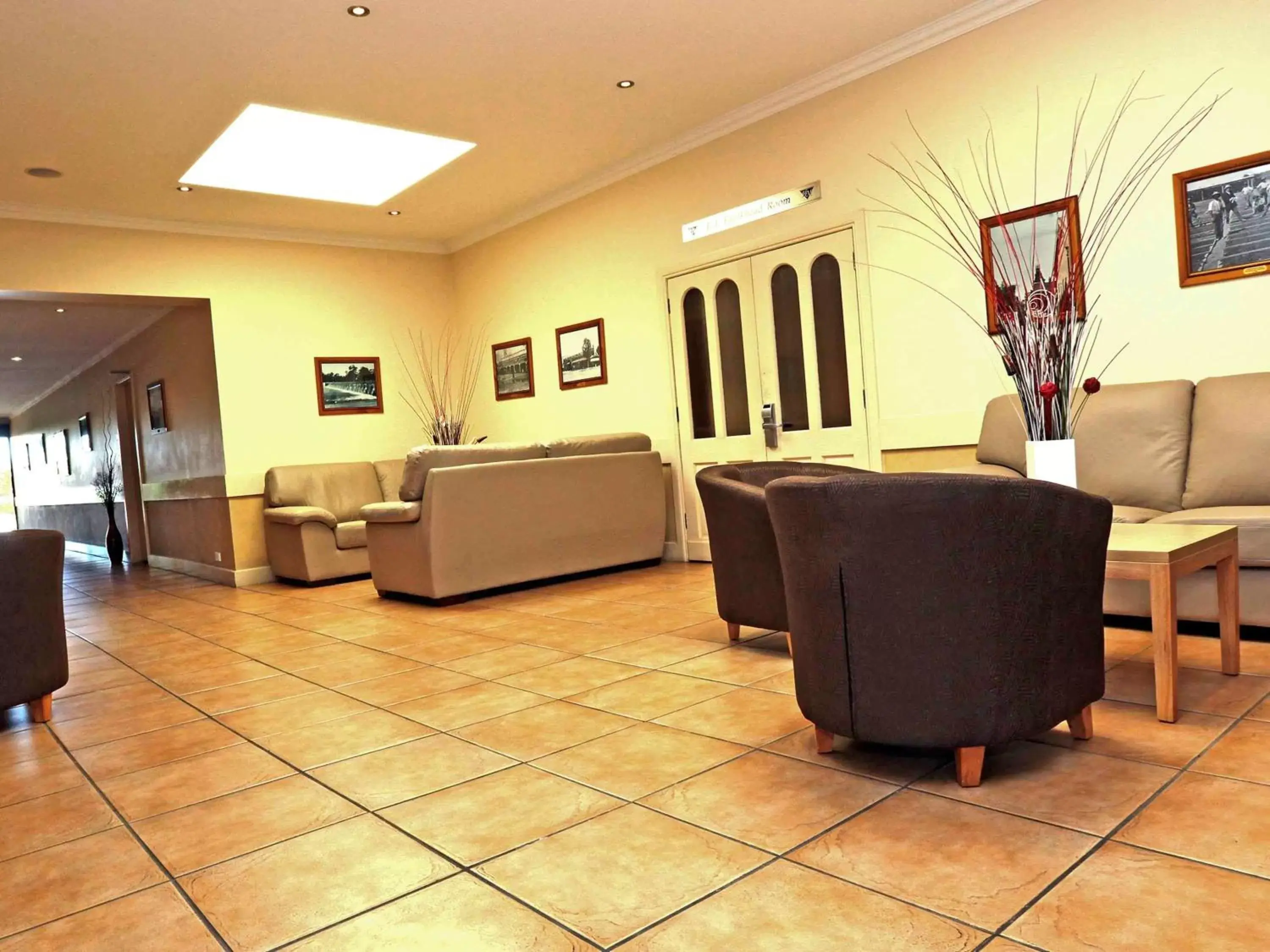 Property building, Seating Area in Mercure Hotel Mildura