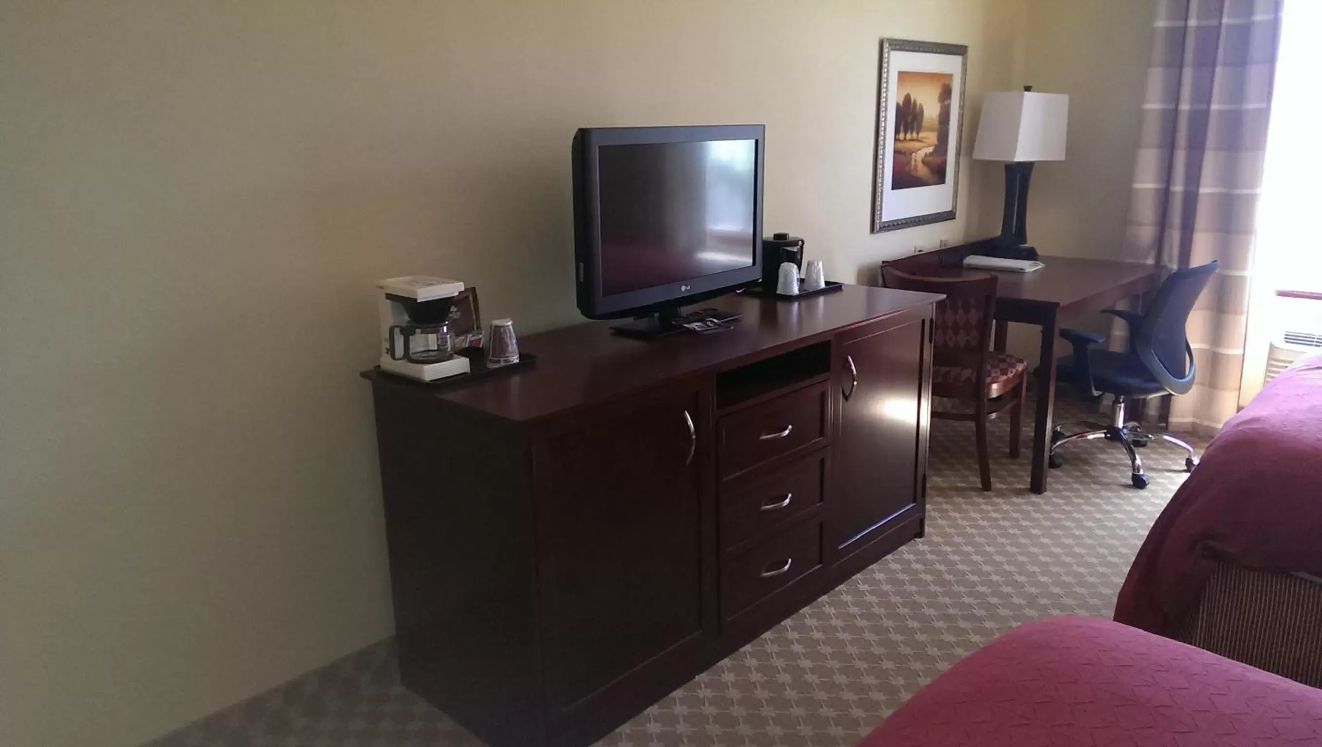 TV and multimedia, TV/Entertainment Center in Country Inn & Suites by Radisson, Tulsa, OK