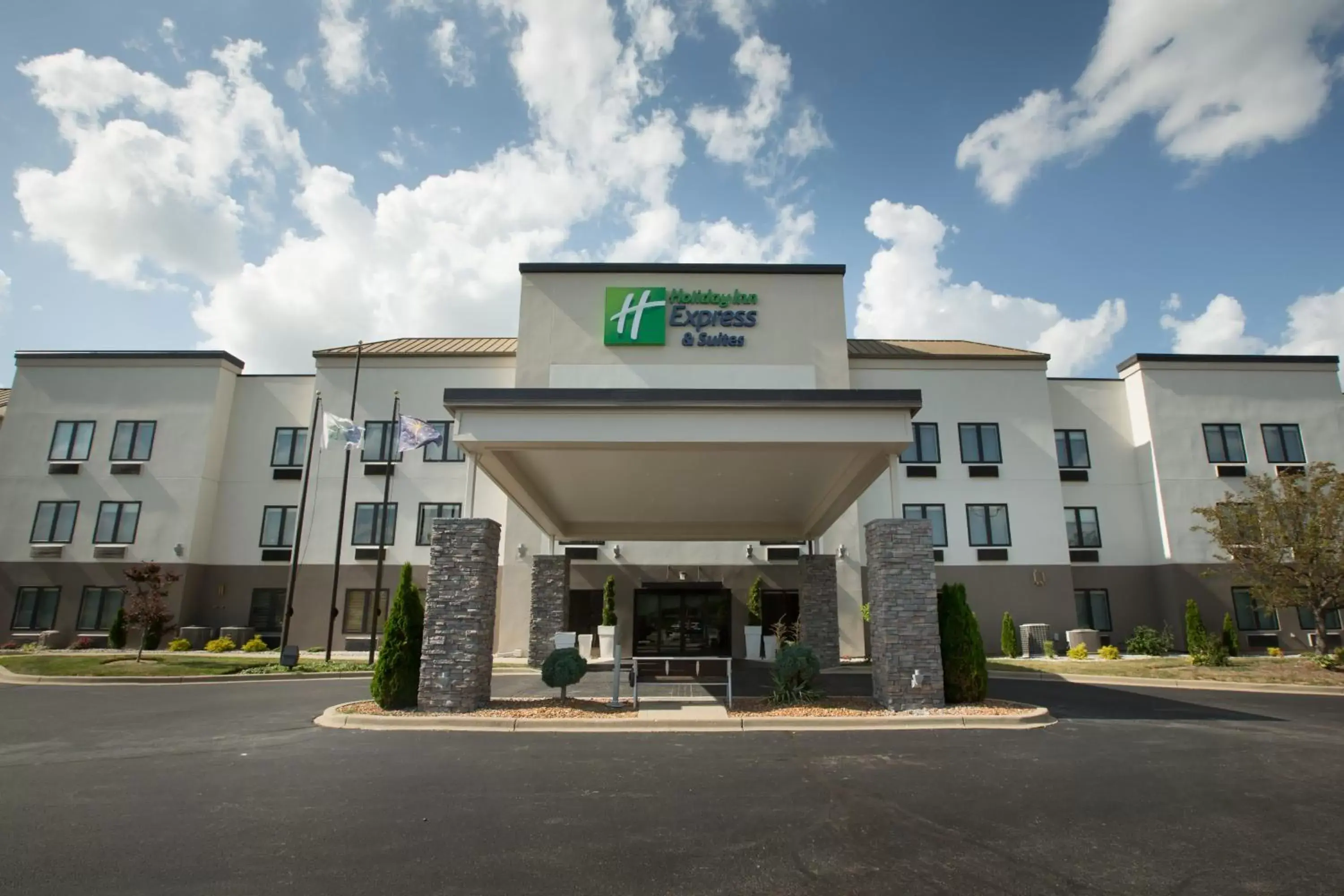 Property Building in Holiday Inn Express Hotel & Suites Madison, an IHG Hotel
