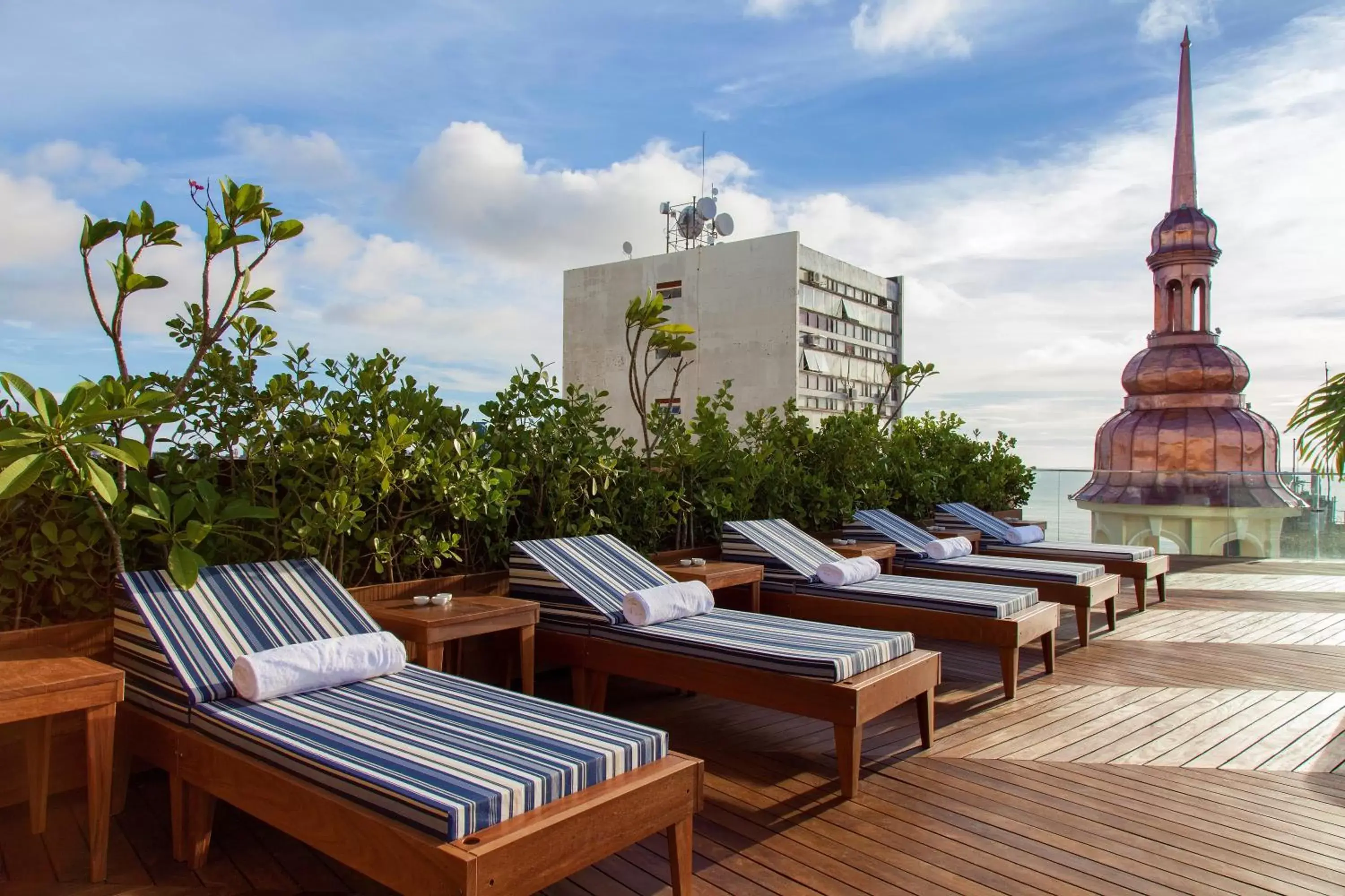 Communal lounge/ TV room in Fera Palace Hotel