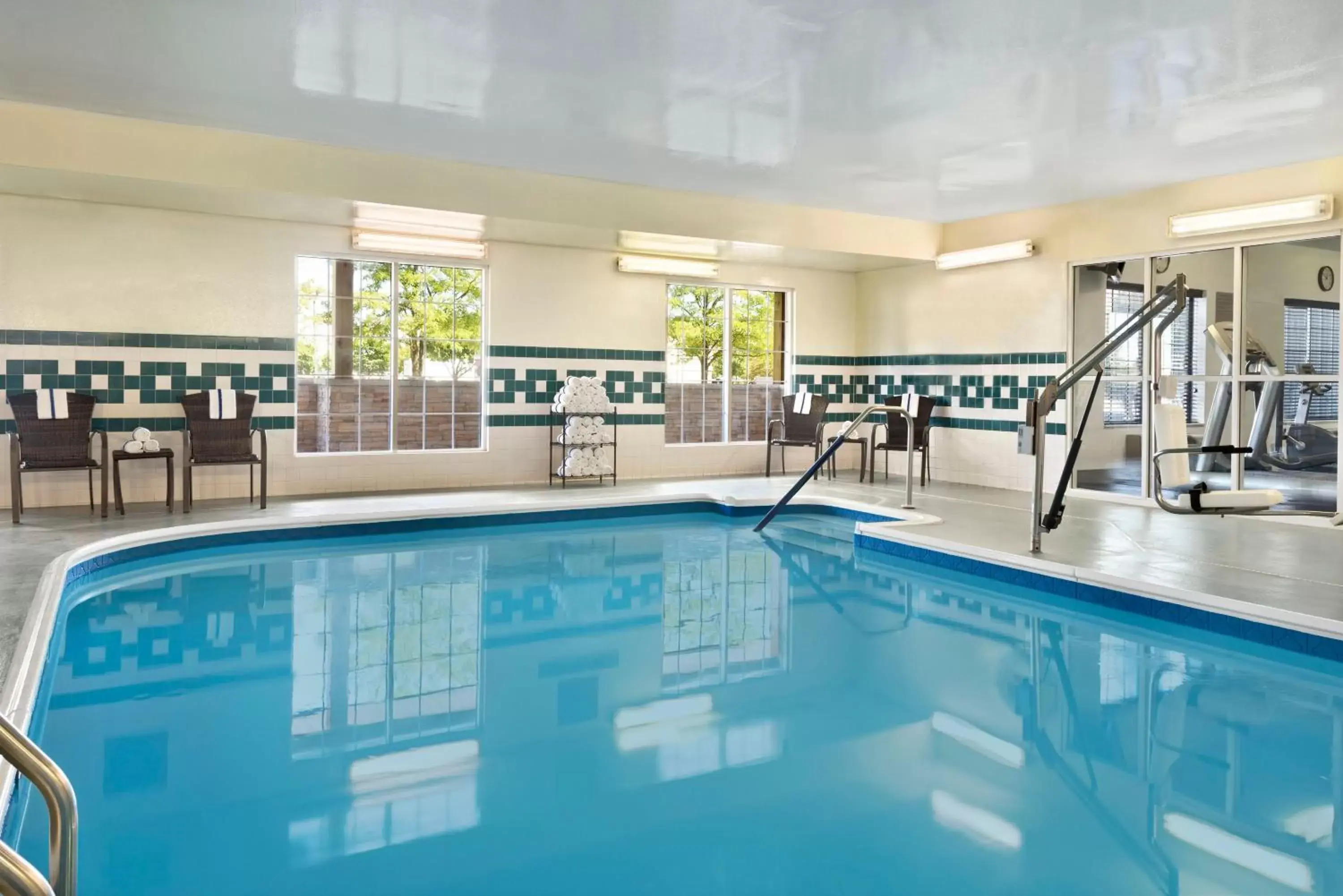 , Swimming Pool in Country Inn & Suites by Radisson, Romeoville, IL