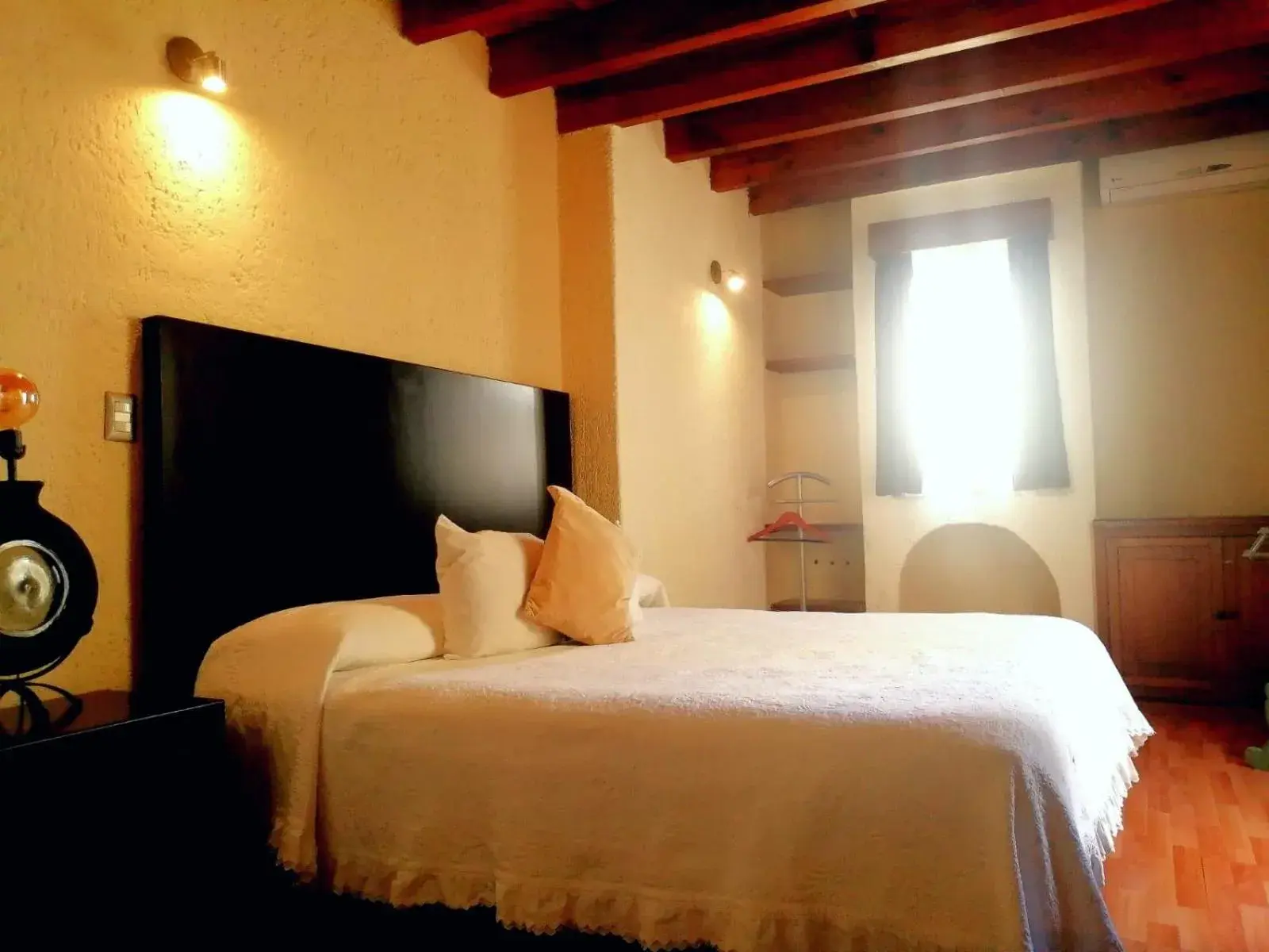 Bed in Meson De La Merced Hotel & Suites