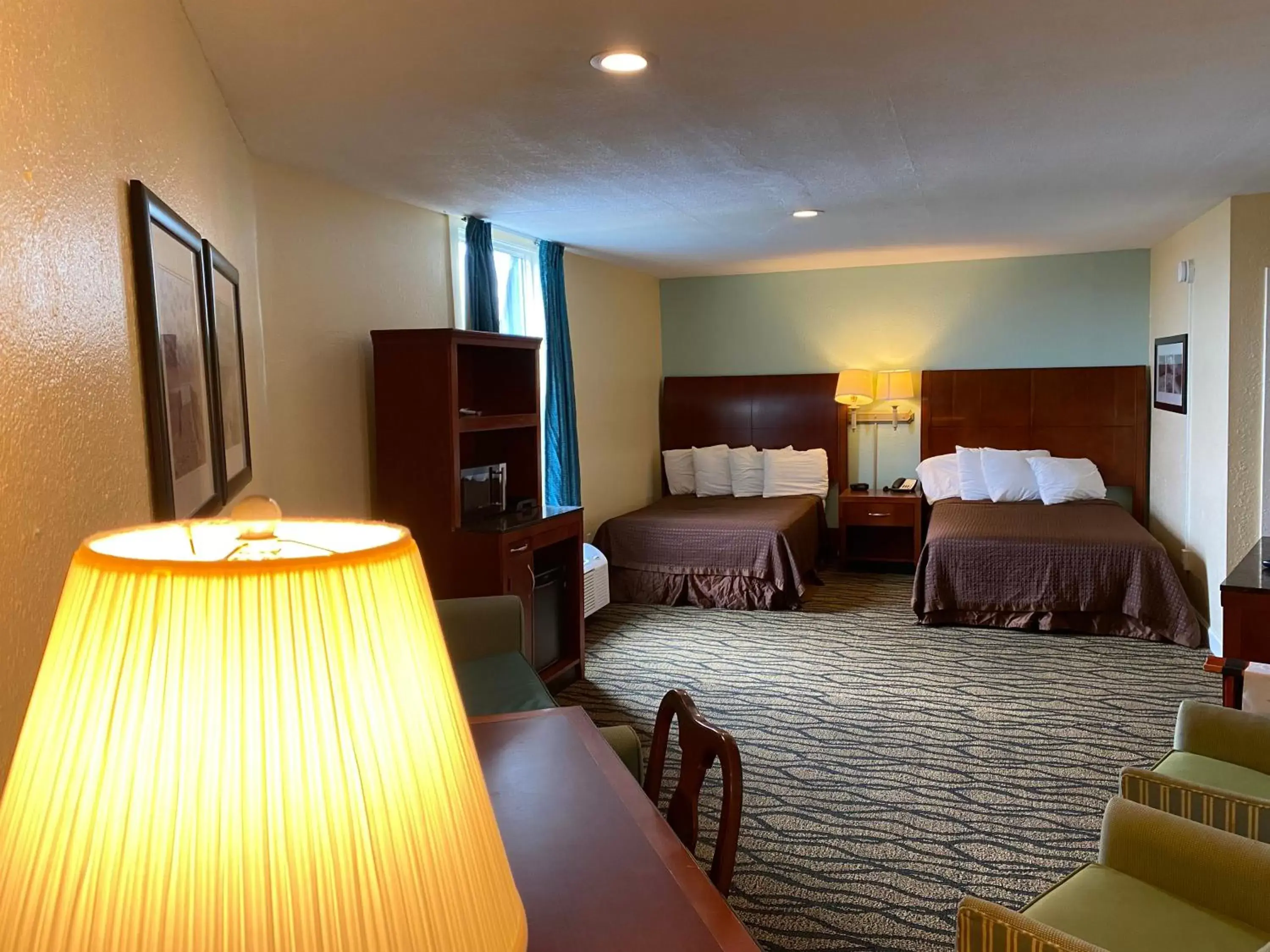 Photo of the whole room, Bed in Outer Banks Inn