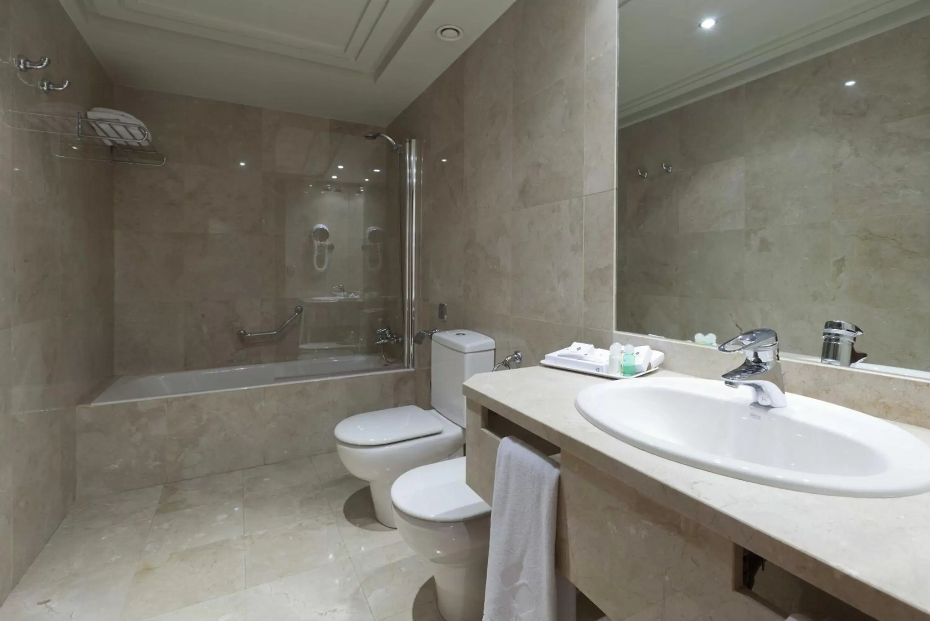 Bathroom in Hotel Bahía