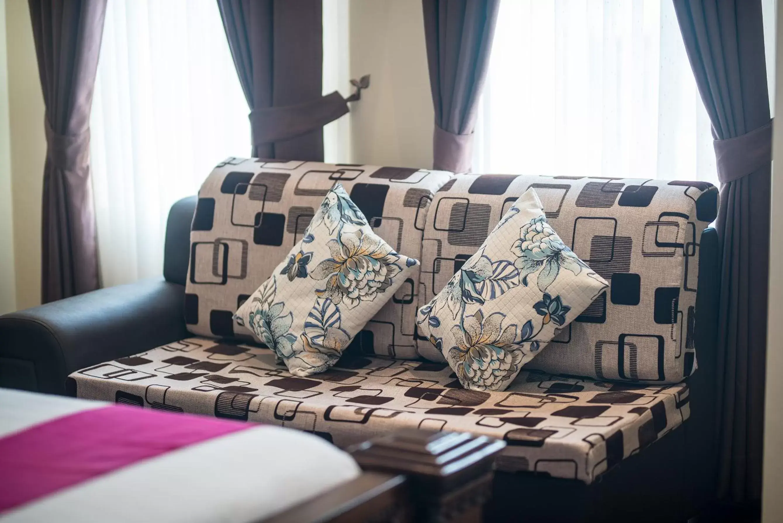 Seating Area in Okay Palace Hotel