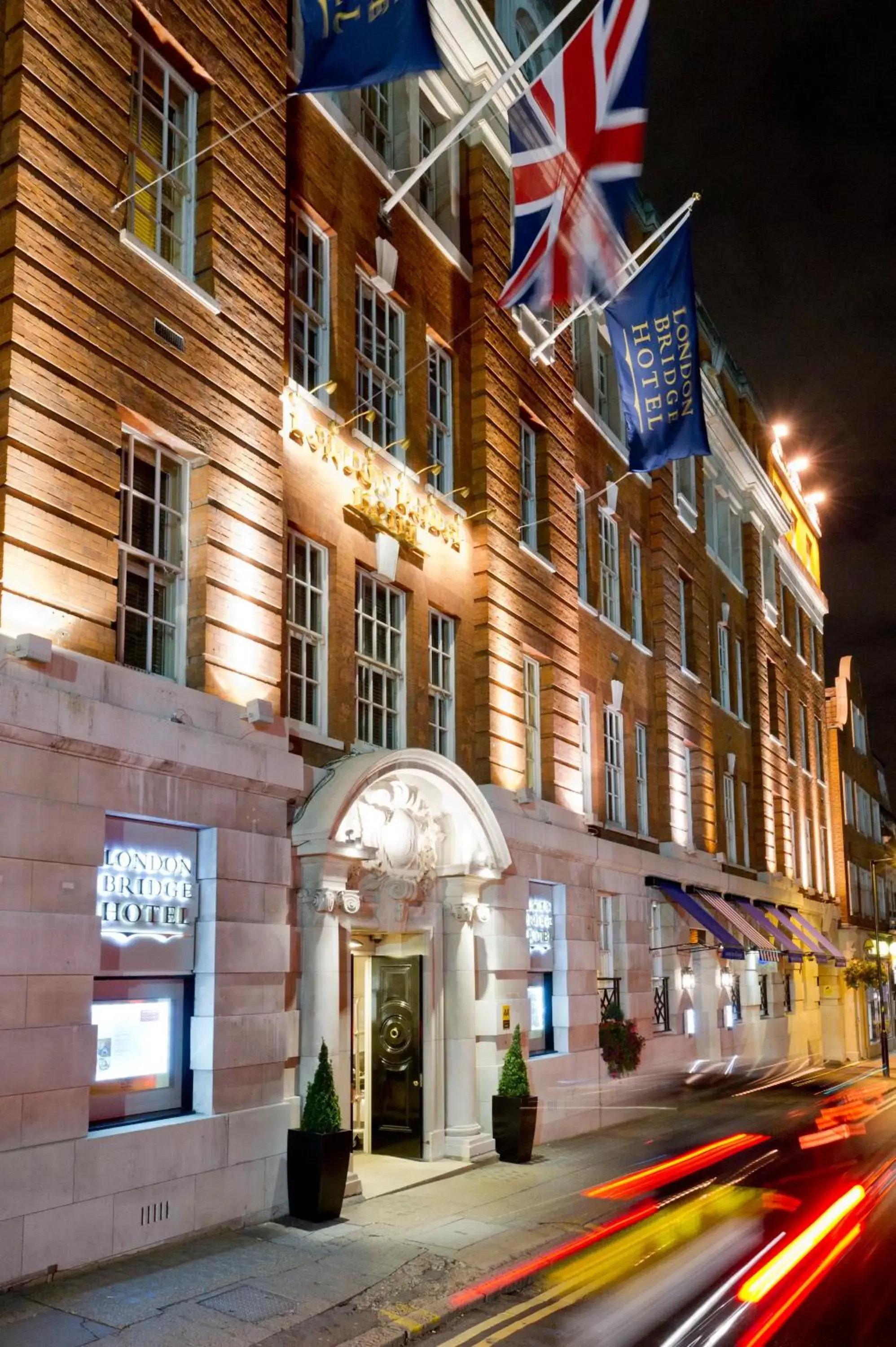 Facade/entrance, Property Building in London Bridge Hotel 