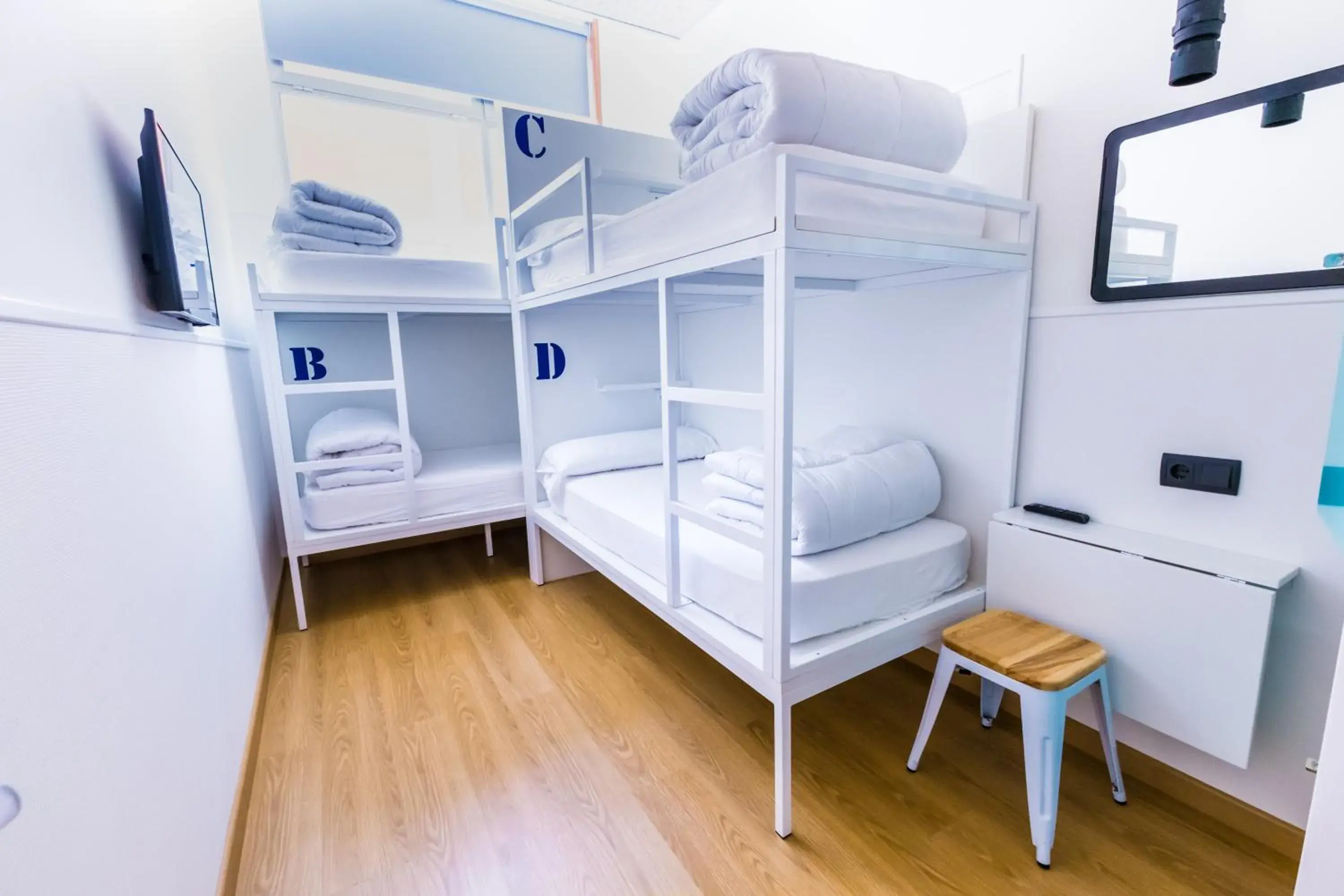Photo of the whole room, Bunk Bed in Far Home Bernabeu