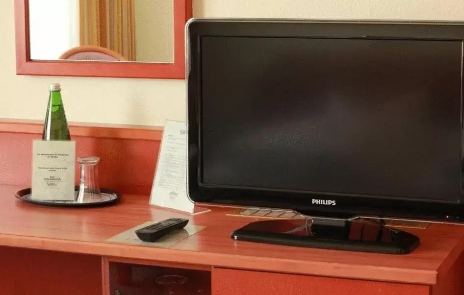 Seating area, TV/Entertainment Center in Hotel Am Terrassenufer