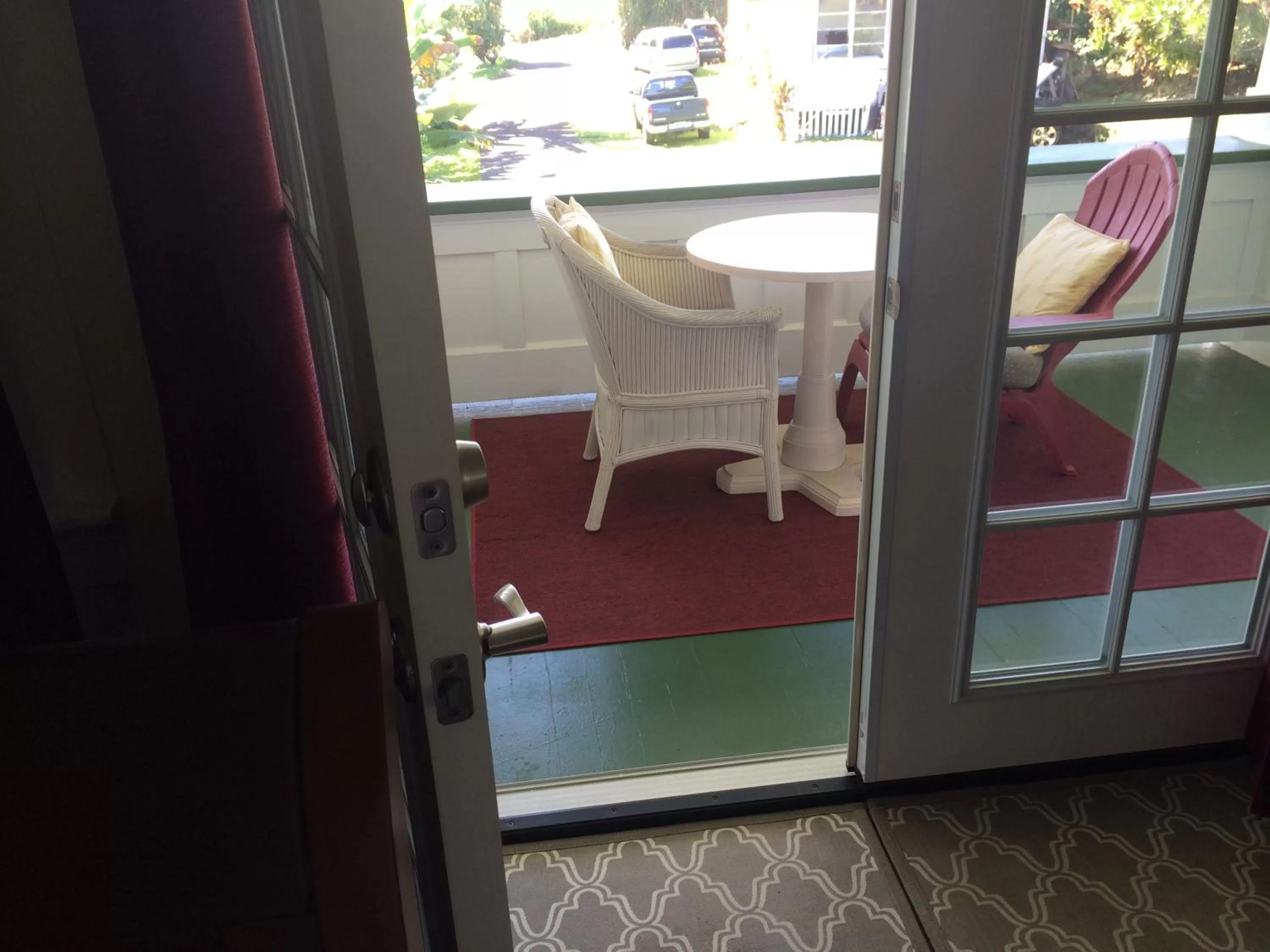 Seating area, Pool View in Hilo Bay Oceanfront Bed and Breakfast