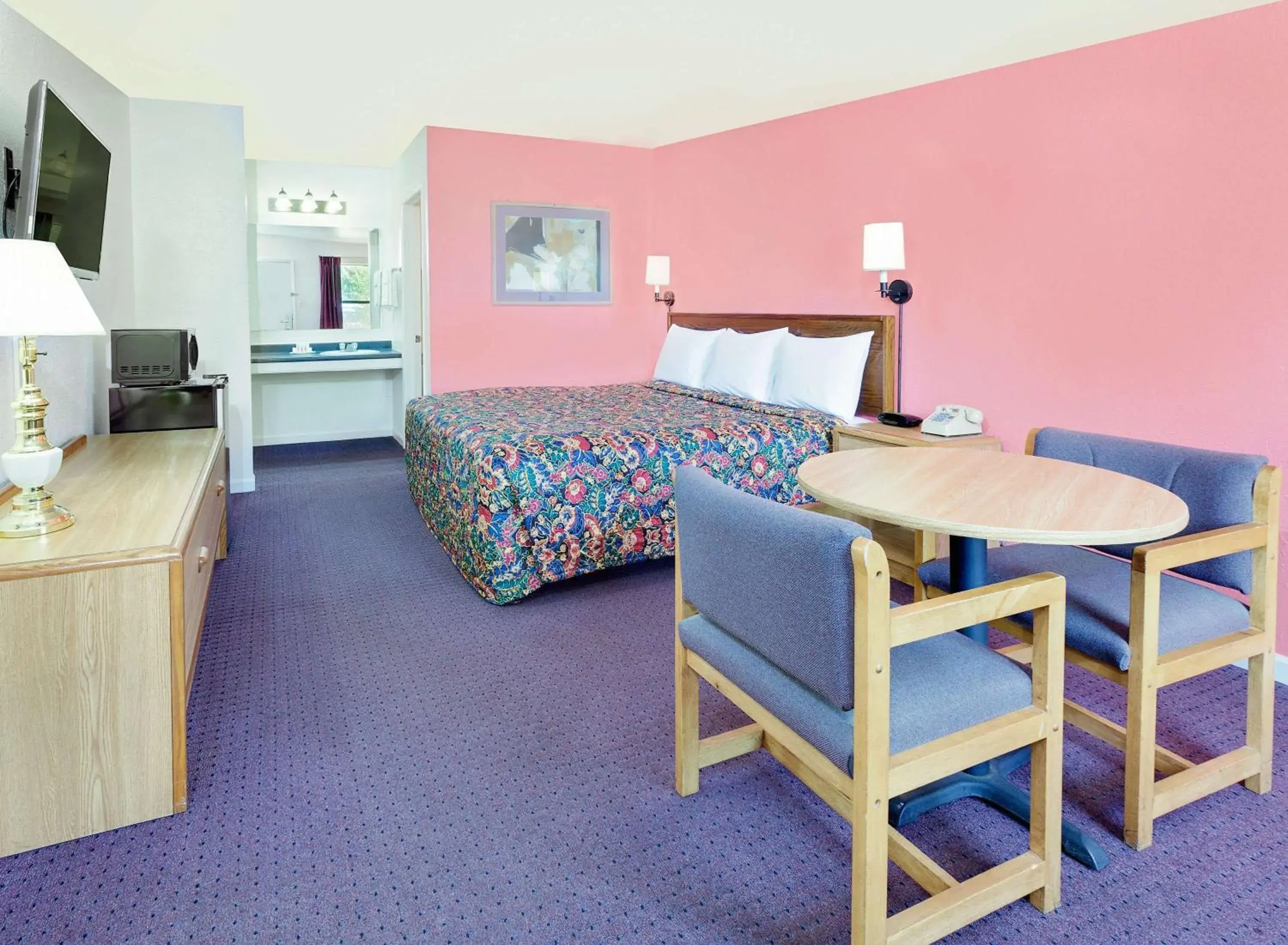 Photo of the whole room in Knights Inn Muskogee Photo of the whole room in Knights Inn Muskogee