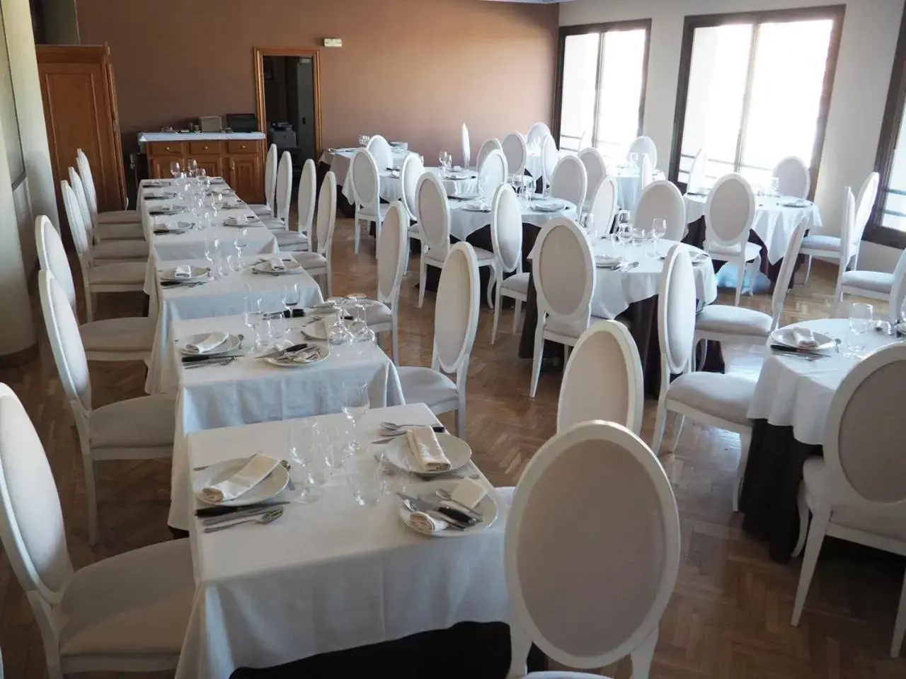 Restaurant/Places to Eat in Hotel ELE Acueducto