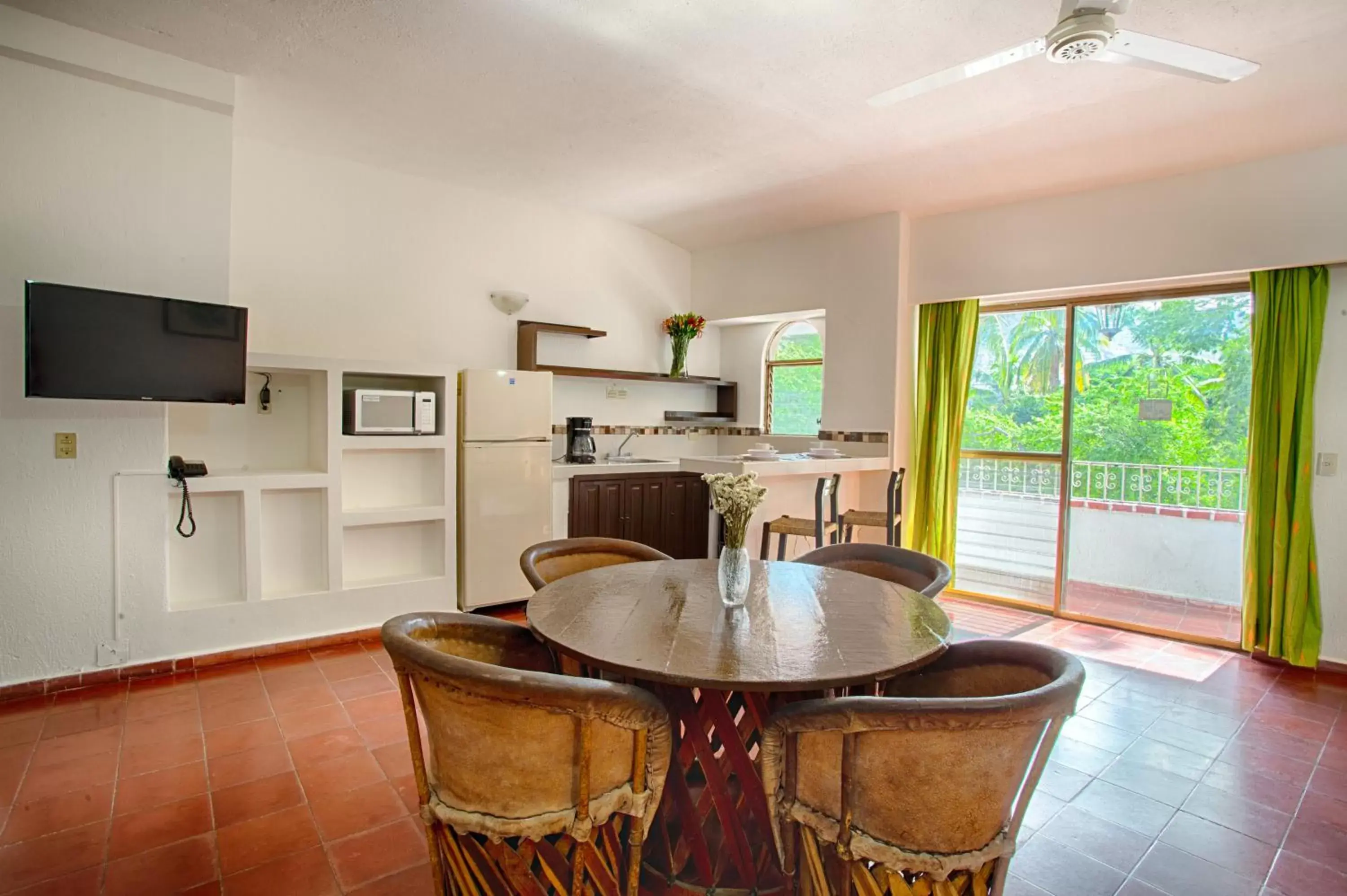 Living room, Dining Area in Suites Plaza del Rio - Family Hotel Malecón Centro