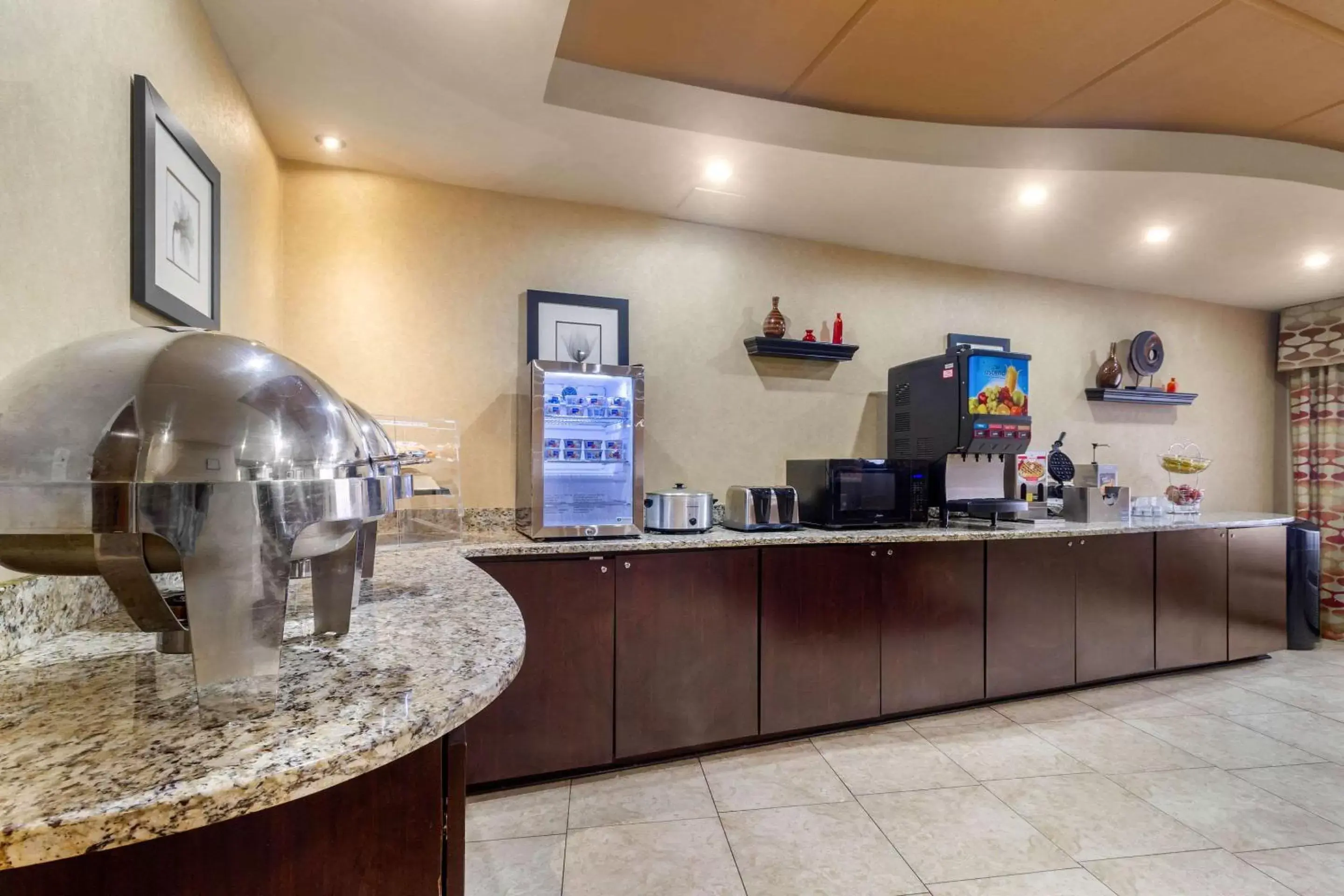Restaurant/places to eat, Kitchen/Kitchenette in Sleep Inn & Suites West Knoxville