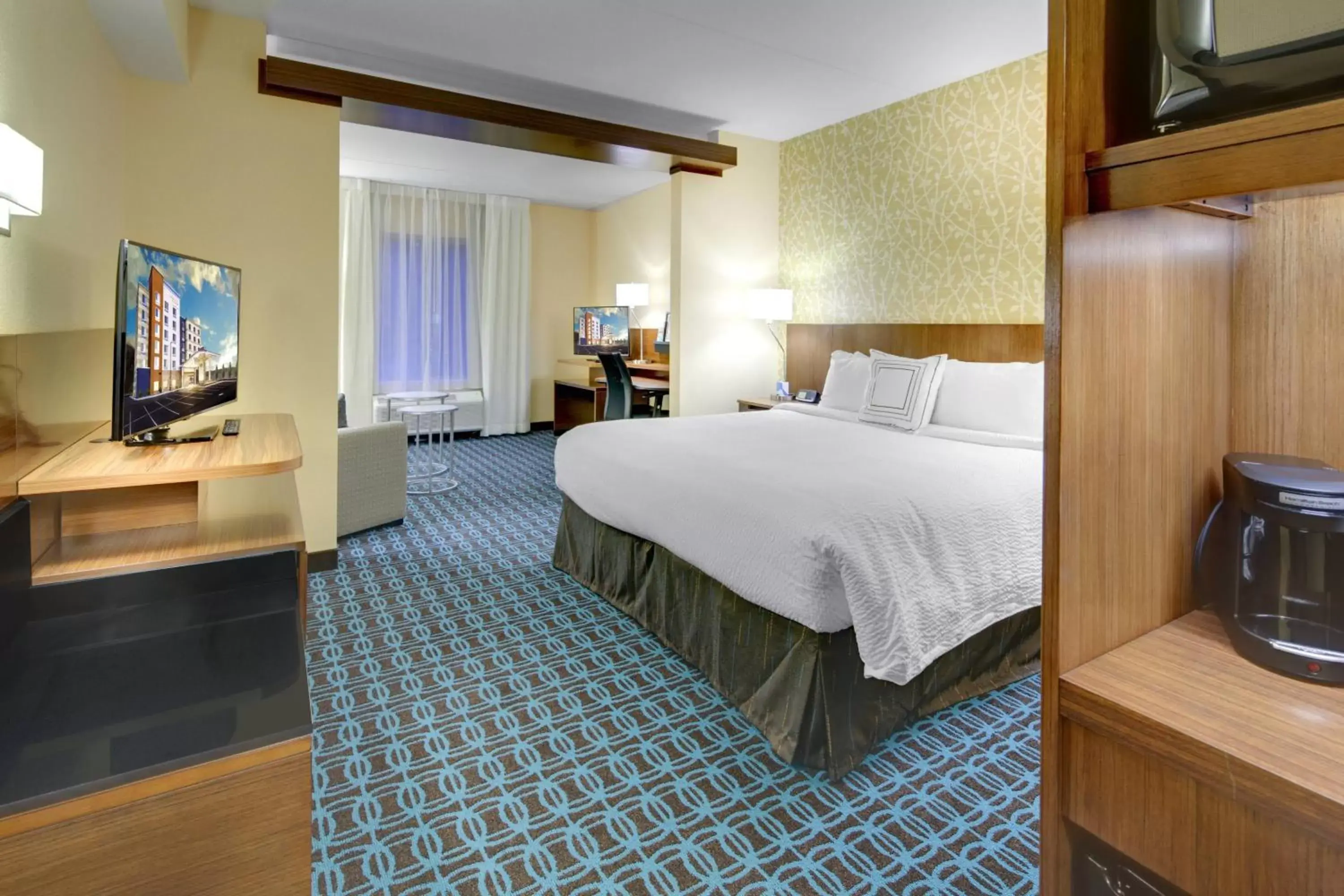 Photo of the whole room, Bed in Fairfield Inn & Suites by Marriott Asheville Tunnel Road