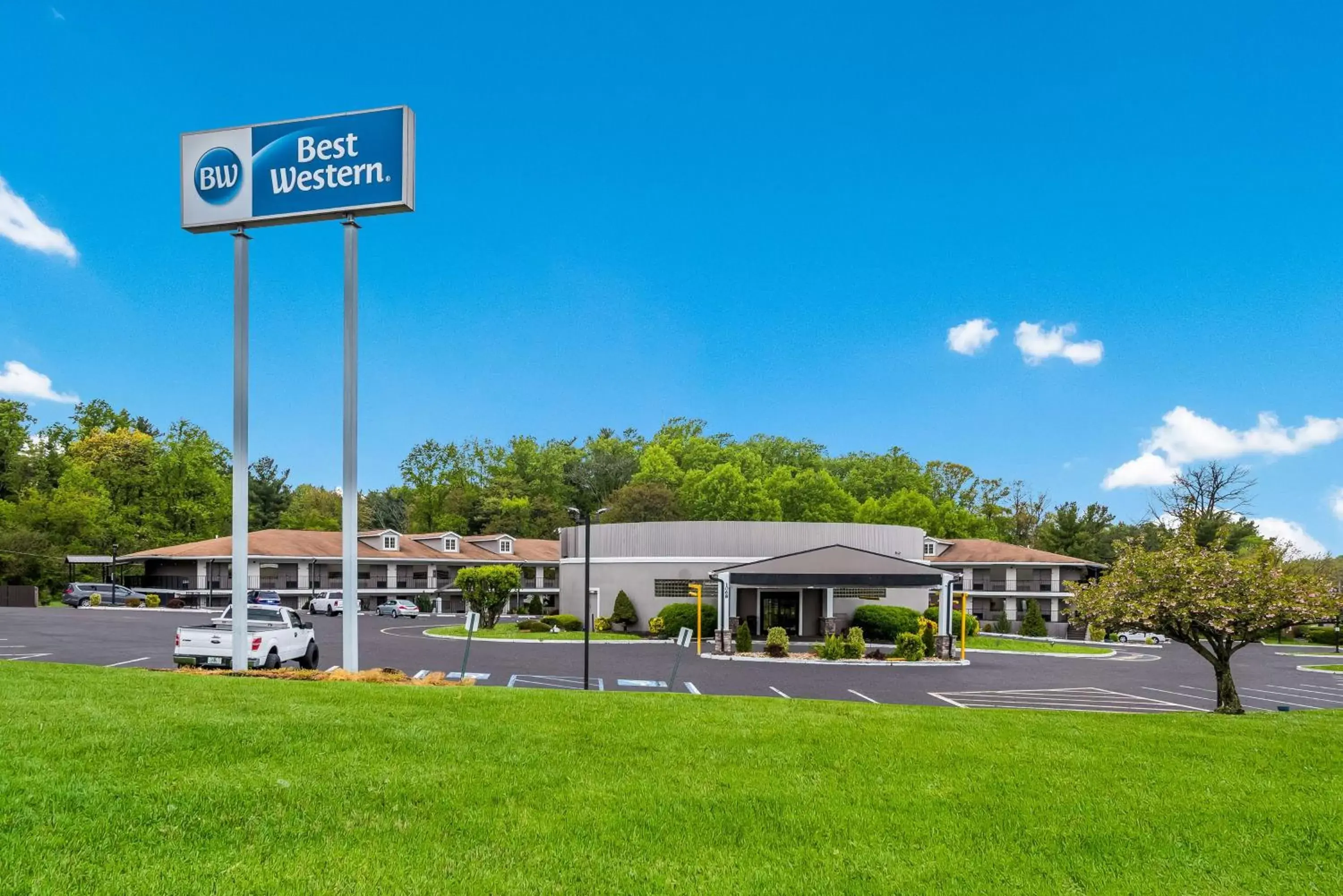 Property building in Best Western Bordentown Inn Property building in Best Western Bordentown Inn