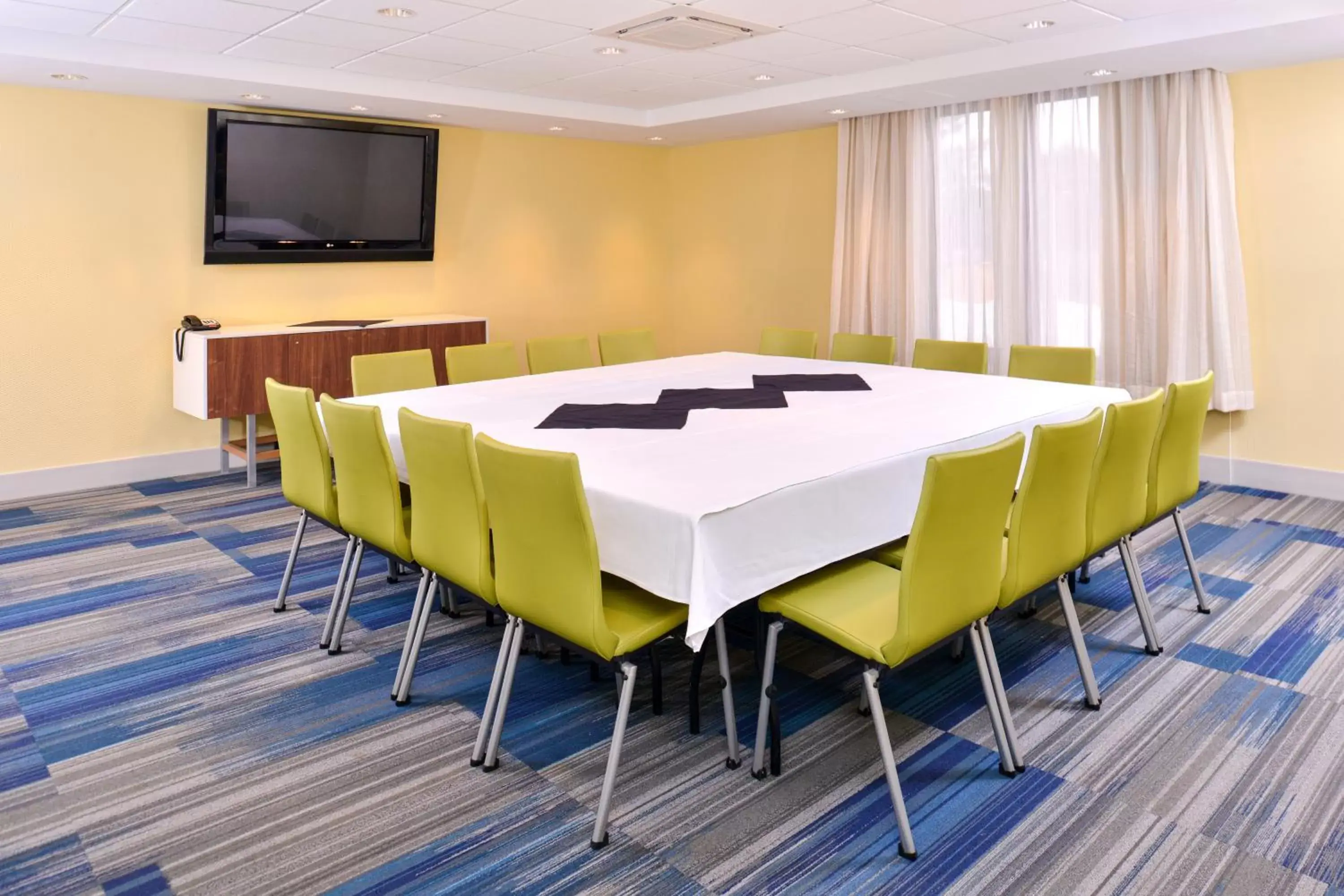 Meeting/conference room in Holiday Inn Express Rochester - University Area, an IHG Hotel
