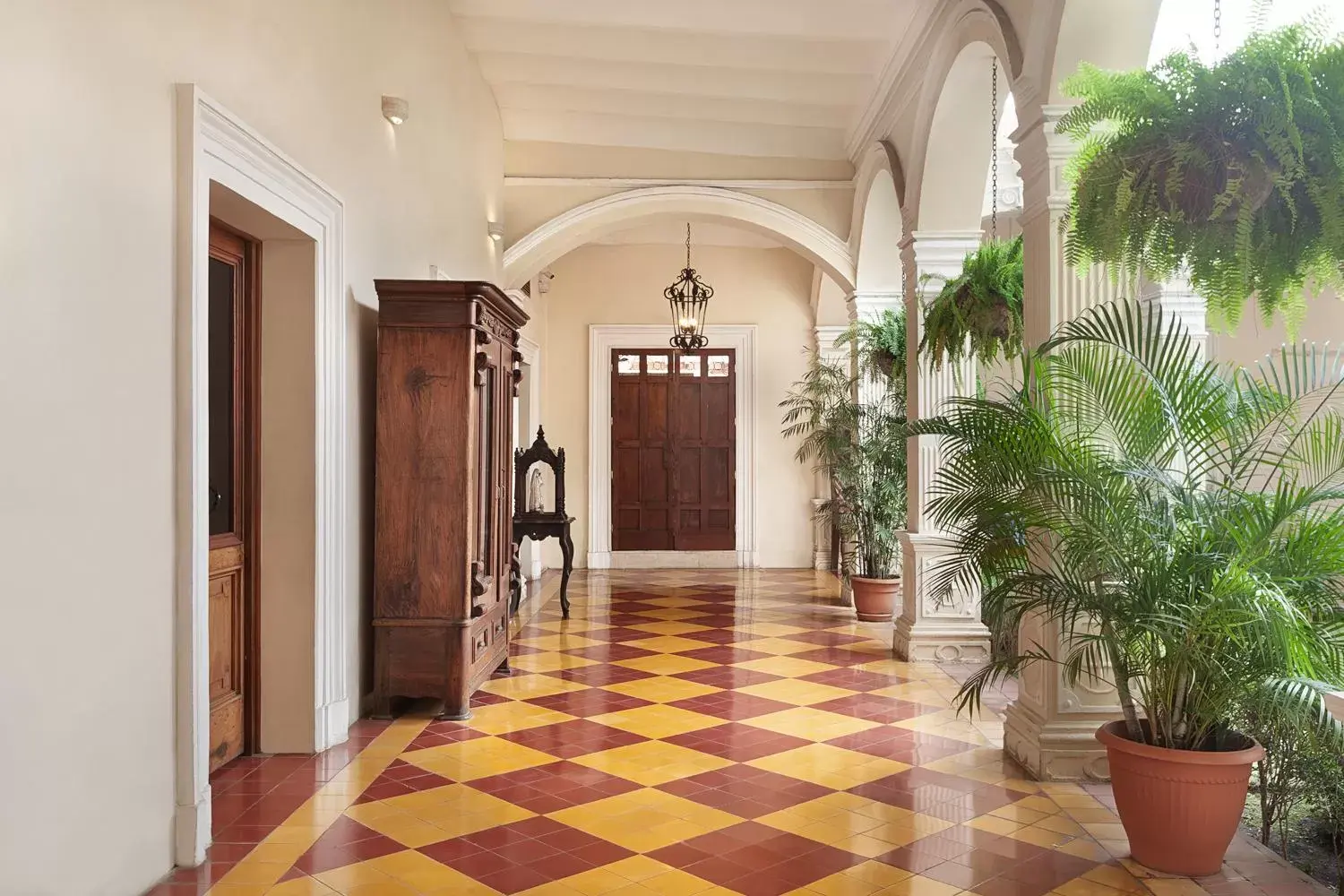 Facade/entrance in Hotel la Perla Leon Facade/entrance in Hotel la Perla Leon