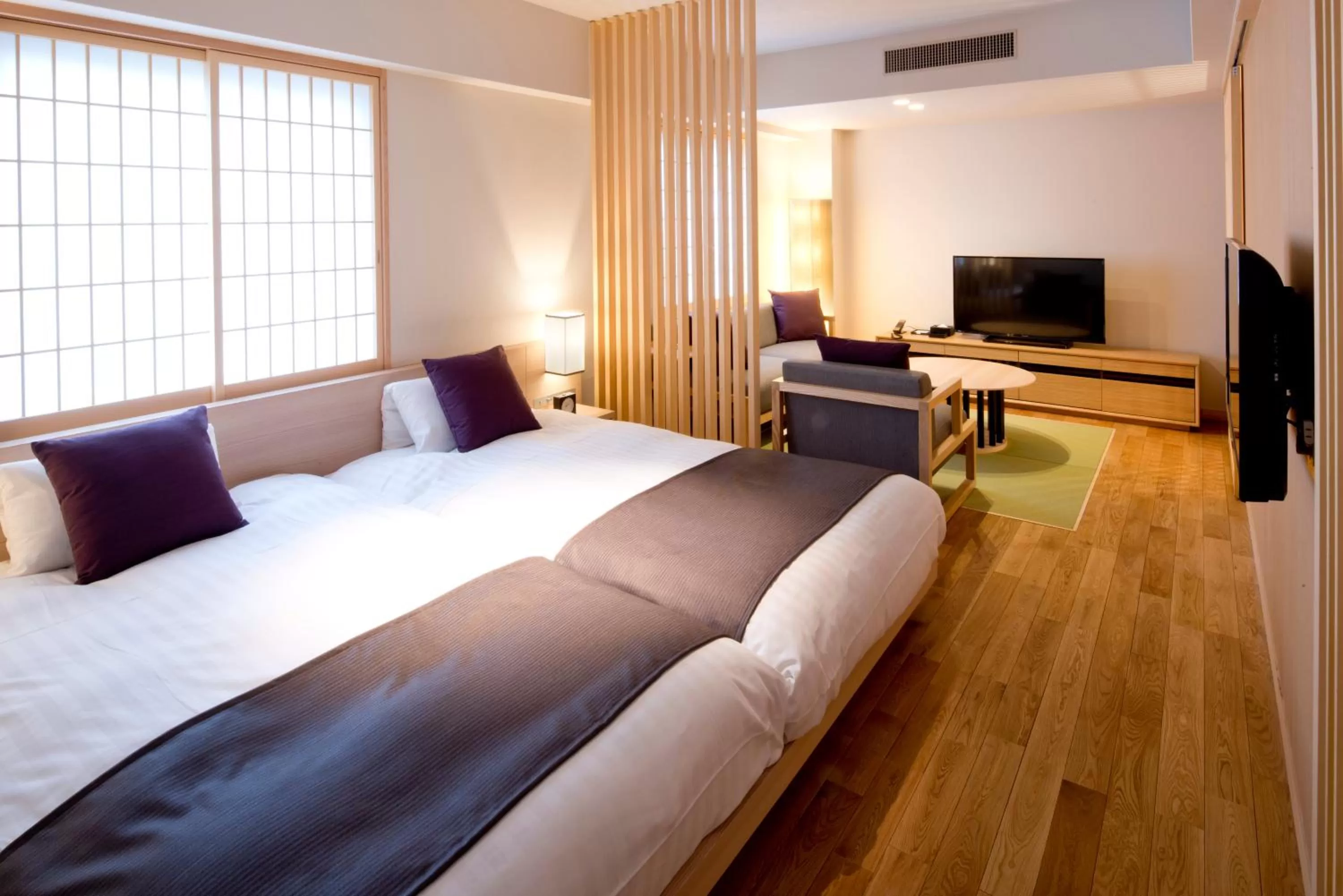 Photo of the whole room, Bed in Takamatsu Kokusai Hotel