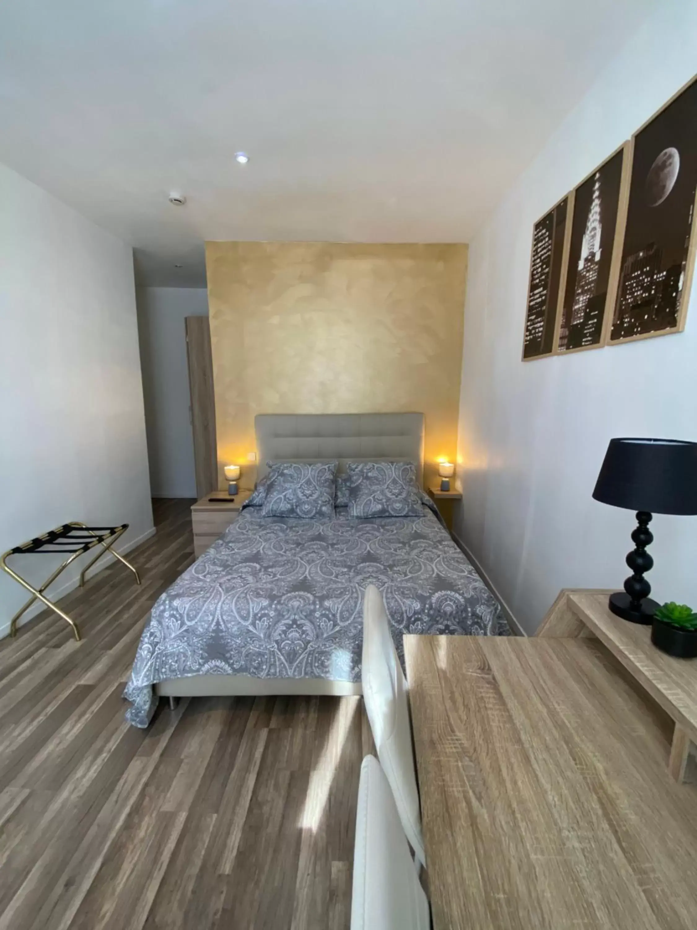 Bedroom, Bed in Kyriad Direct Beziers Centre