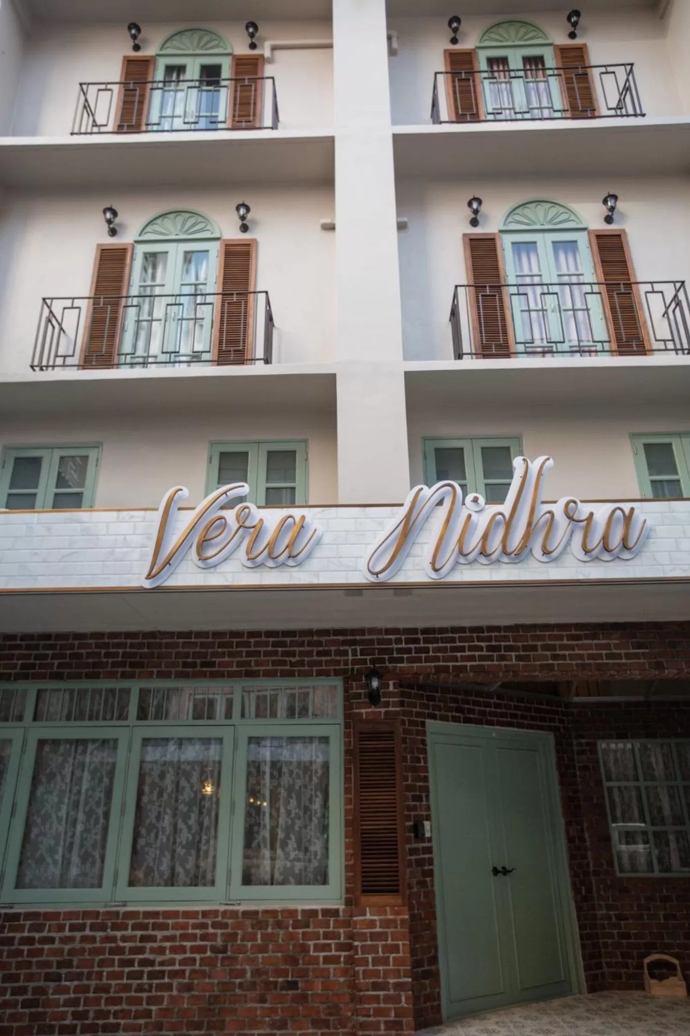 Property building in Vera Nidhra - Self check-in after 6pm